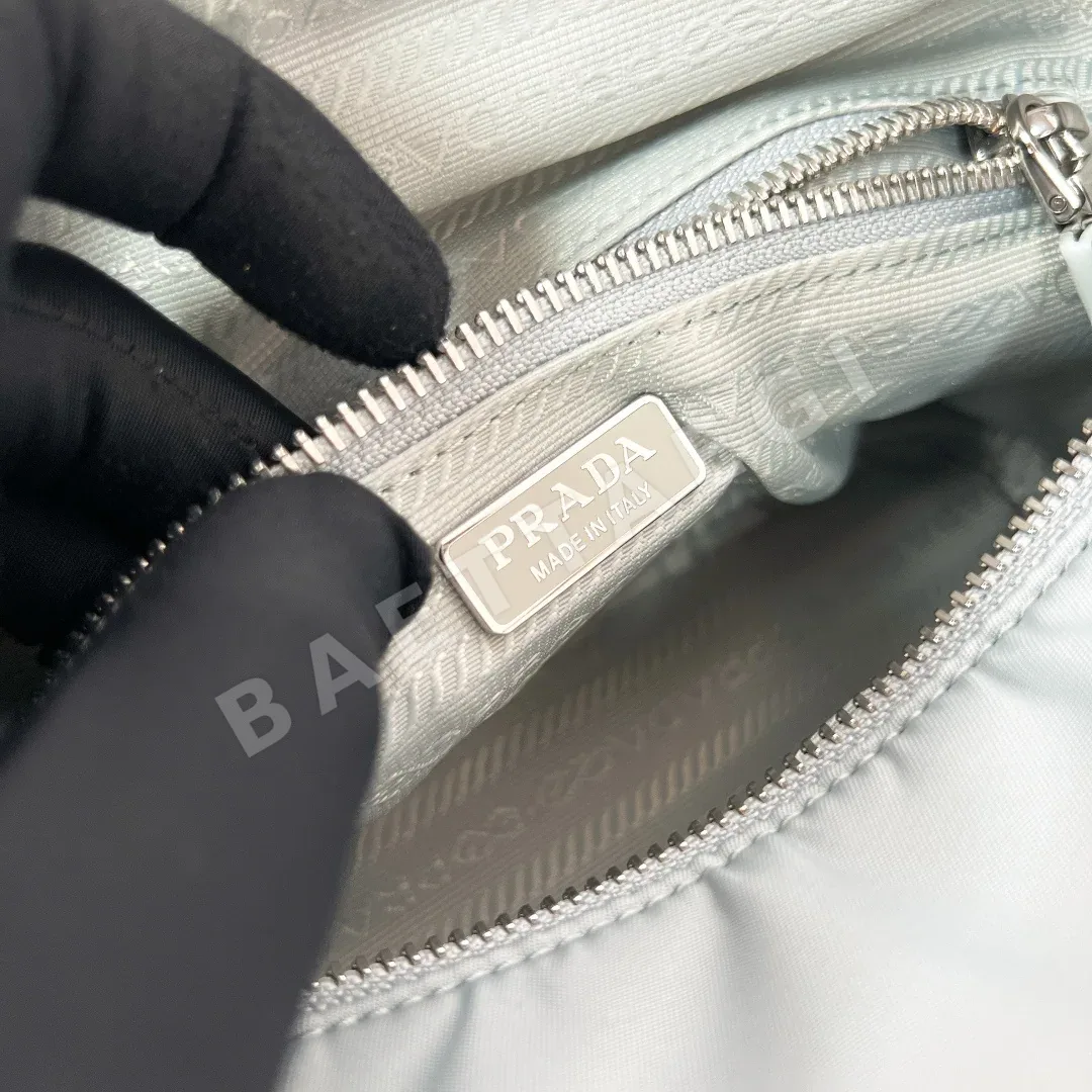 프라다 나일론 삼각 로고 런치박스 가방 1BC302 상세 이미지 9