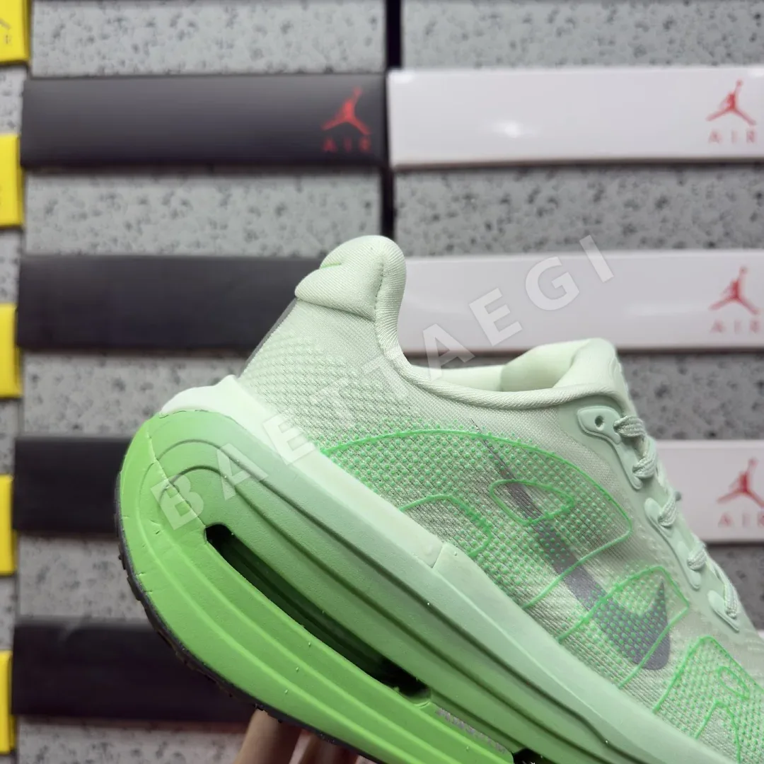 나이키 [5A] 보메로 프리미엄 HM5973-302 201794 Nike Vomero Premium Barely Green 상세 이미지 7