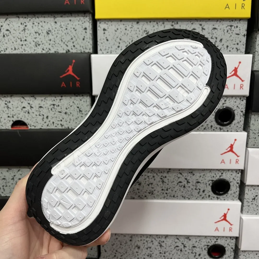 나이키 줌 보메로 18 IH3251-001 201117 Nike Zoom Vomero 18 상세 이미지 10