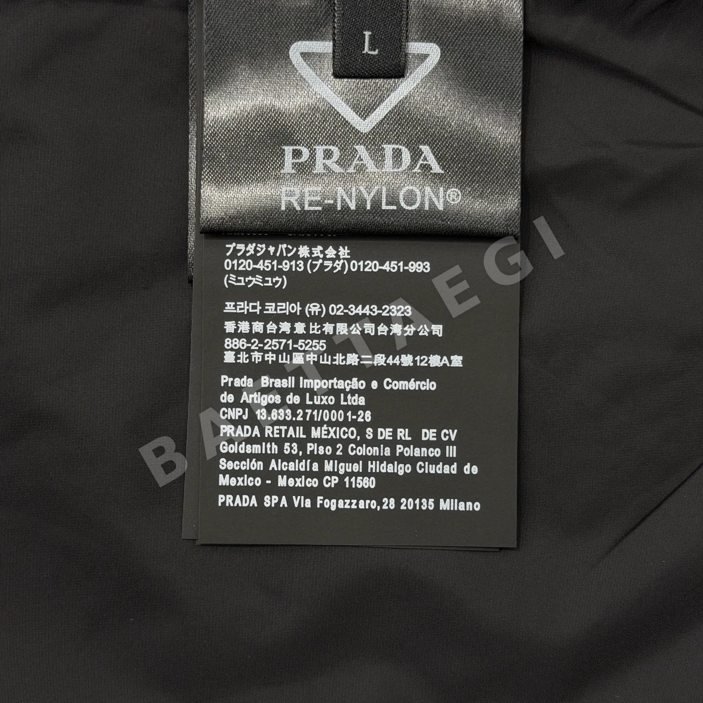 프라다 리나일론 포인티드 카라 남성 자켓 상세 이미지 9