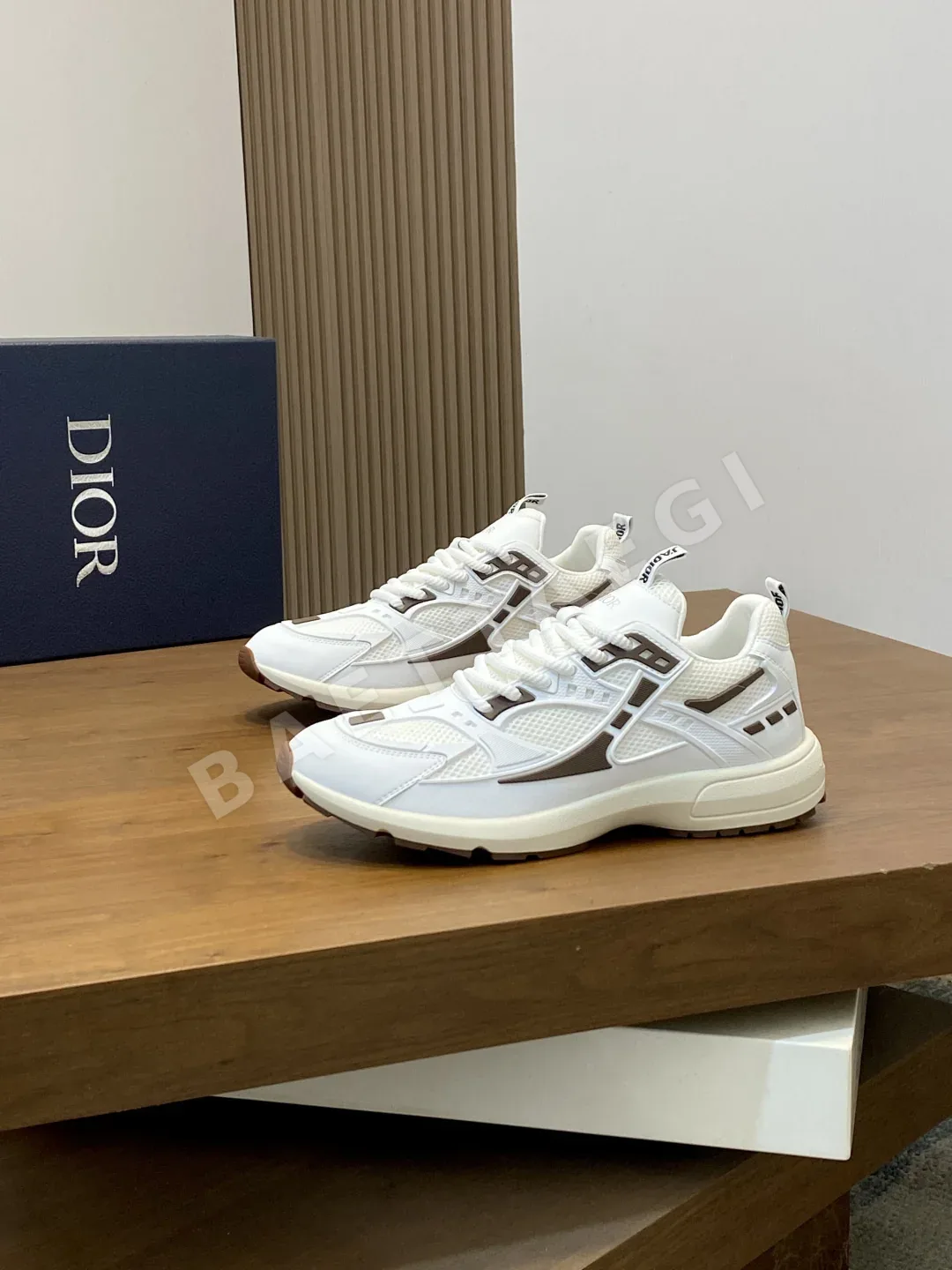 디올 스니커즈 블랙 패브릭 반사 소재 CD 로고 상세 이미지 3