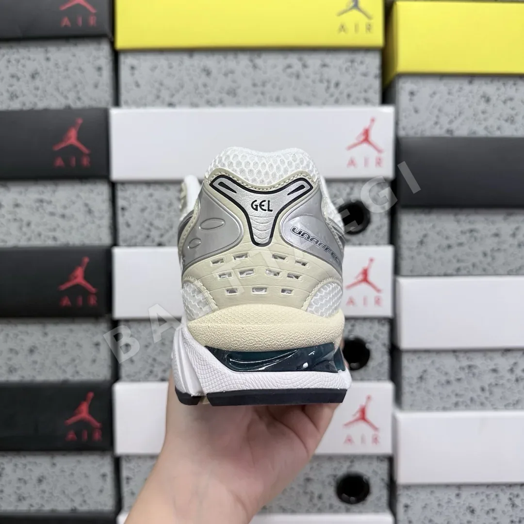 아식스 [WZ] 젤 카야노 14 1202A056-109 200398 Asics Gel-Kayano 14 White Midnight 상세 이미지 4