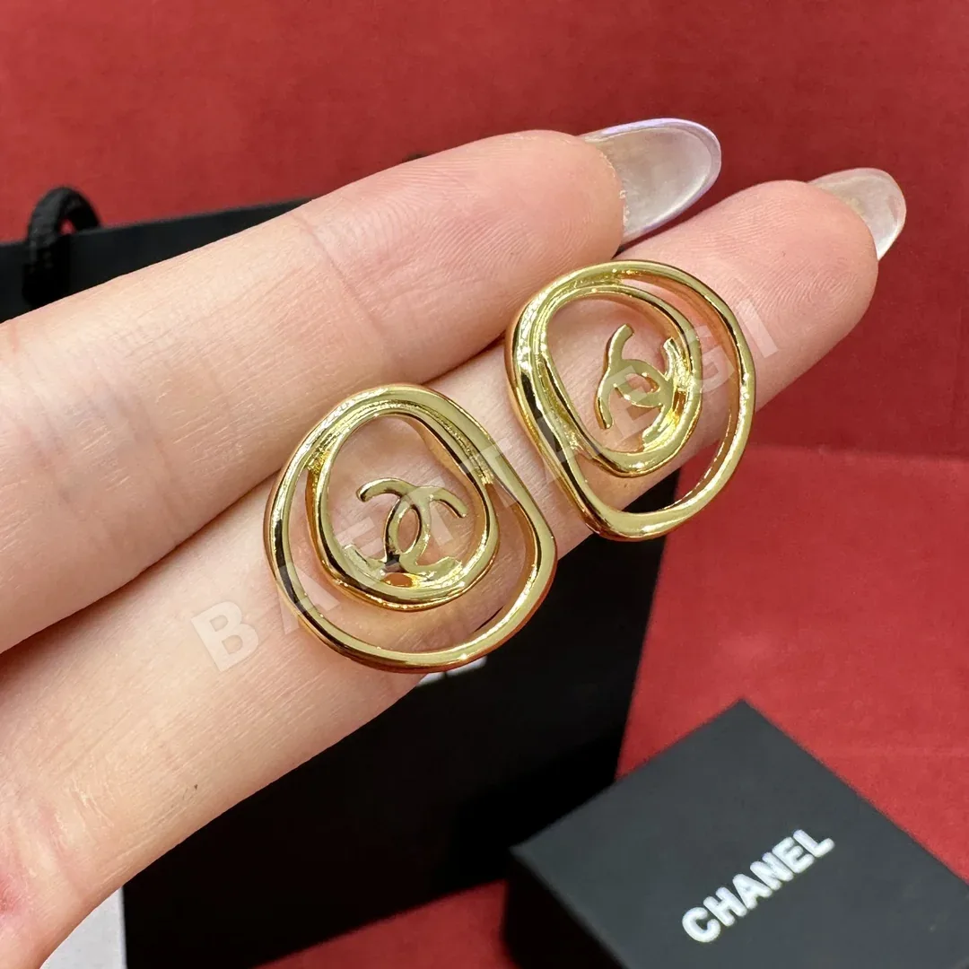 샤넬 24K 중공 더블 C 스터드 귀걸이 178145