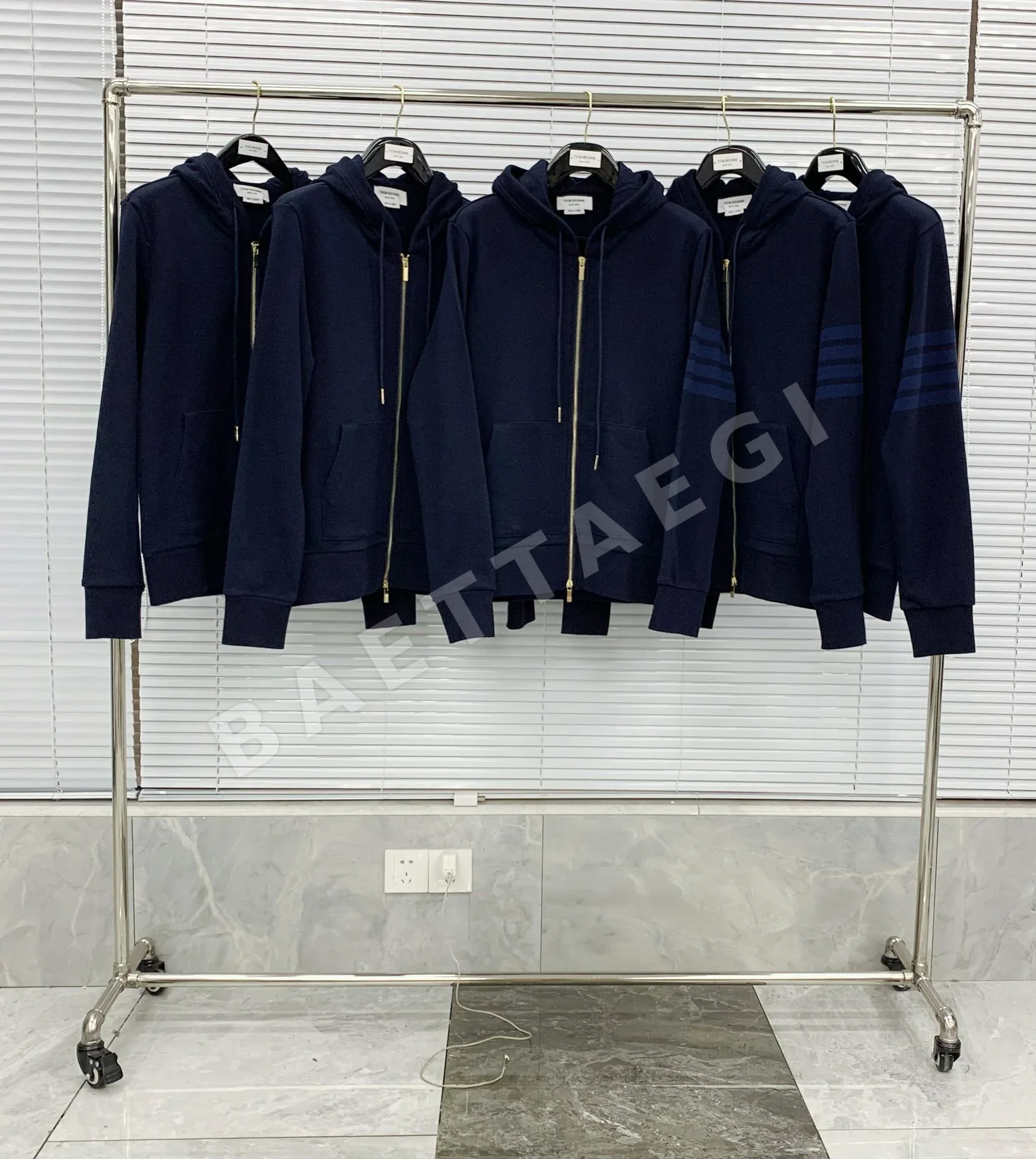 톰브라운 TB 실염 블루 4바 스트라이프 후드 재킷 126384