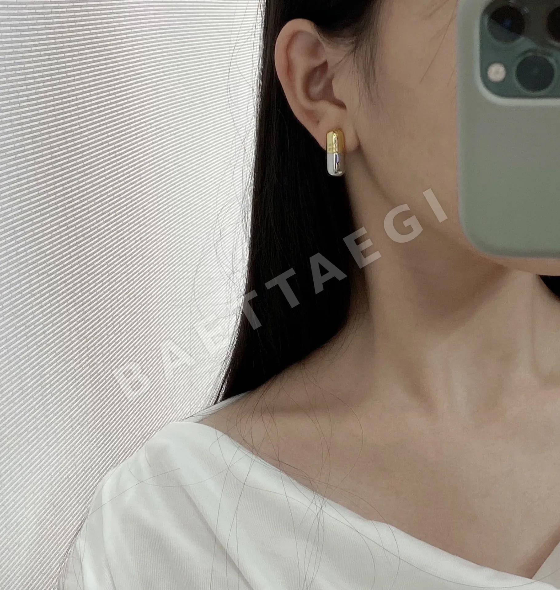 미우미우 골드 체인 캡슐 귀걸이 상세 이미지 9