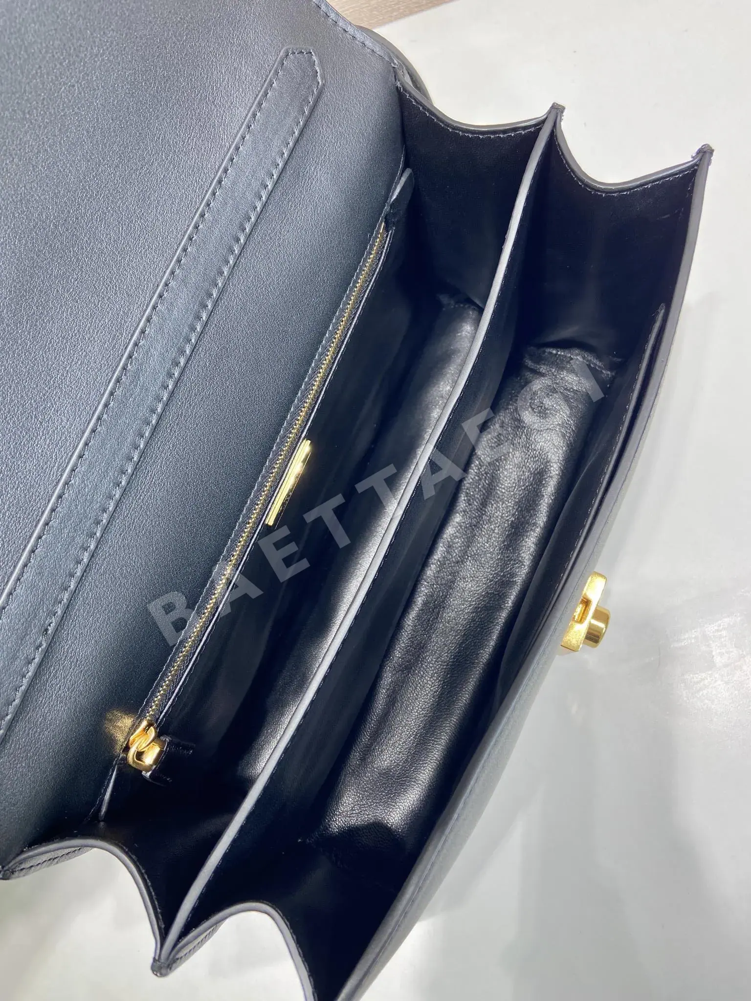 프라다 소프트 사운드 카프스킨 핸드백 1BN023 상세 이미지 8