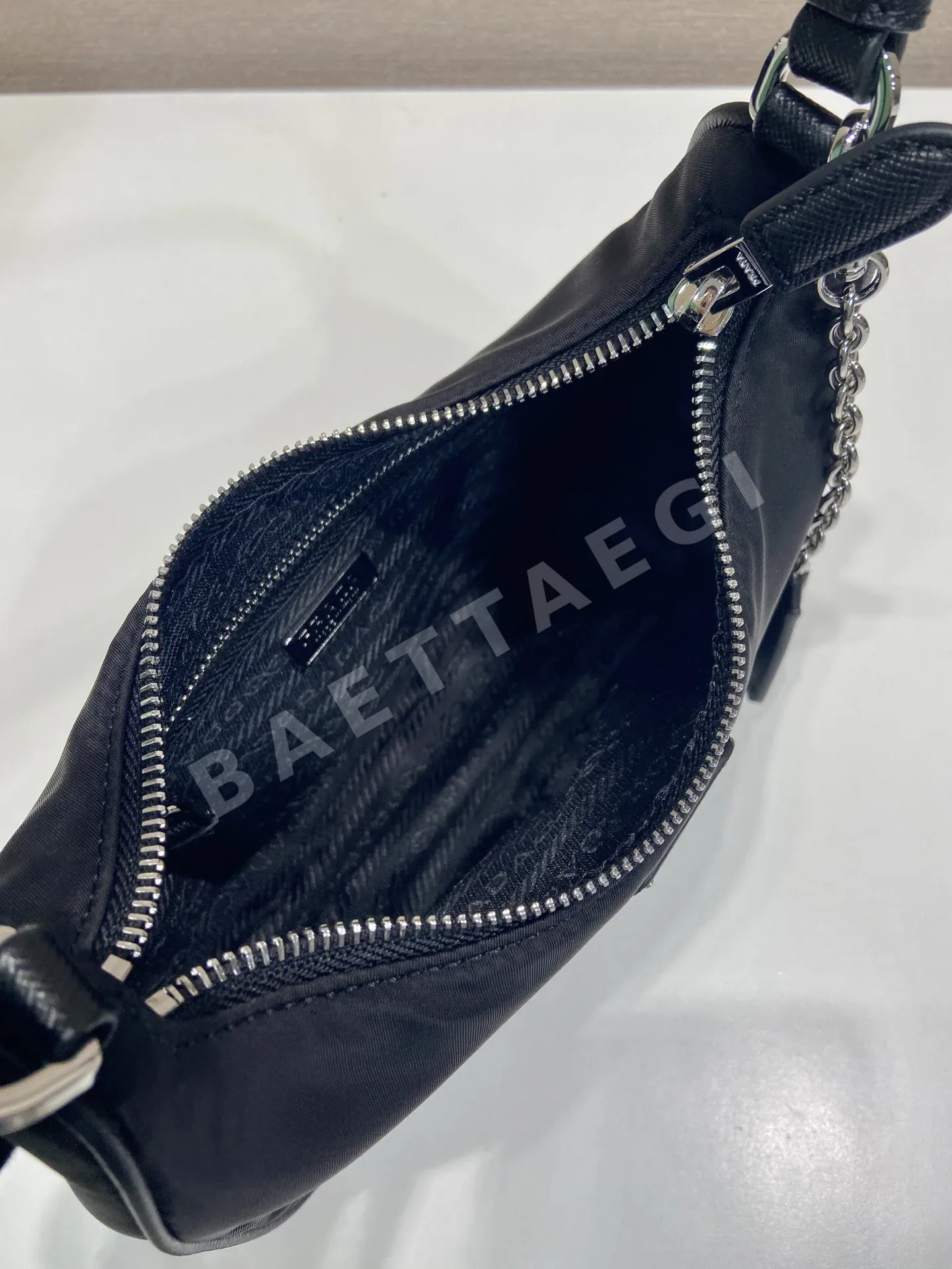 프라다 언더암 나일론 가방 상세 이미지 8