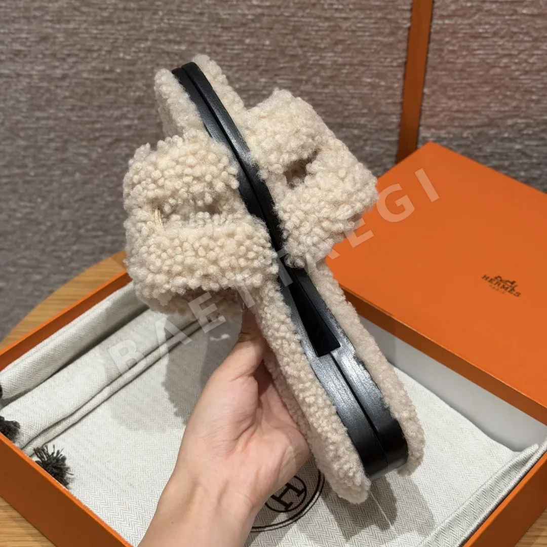 에르메스 오란 샌들 밀크쉐이크화이트 울레더 H 컷아웃 상세 이미지 8
