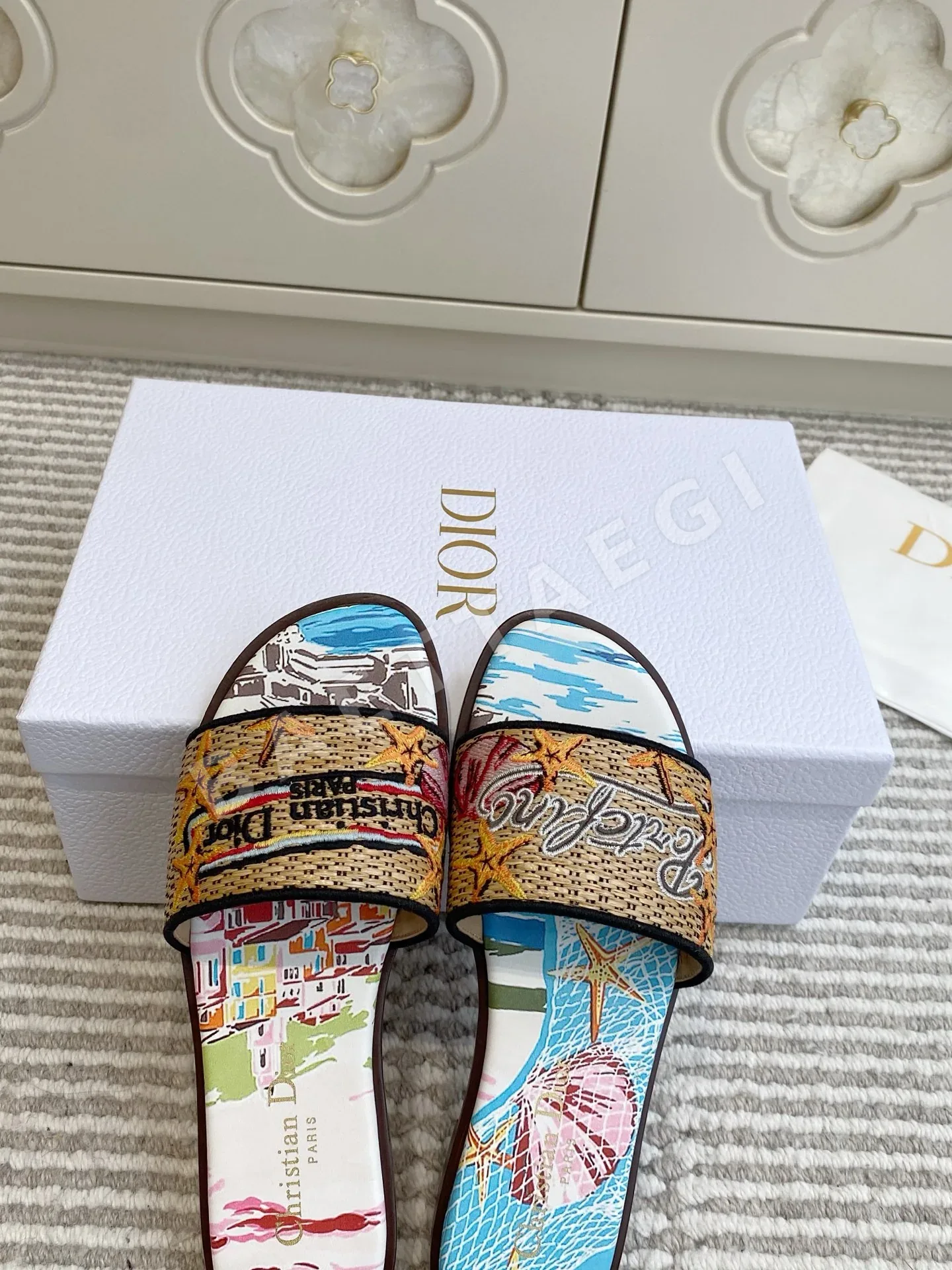 디올 디오리비에라 자수 플랫 샌들 상세 이미지 6