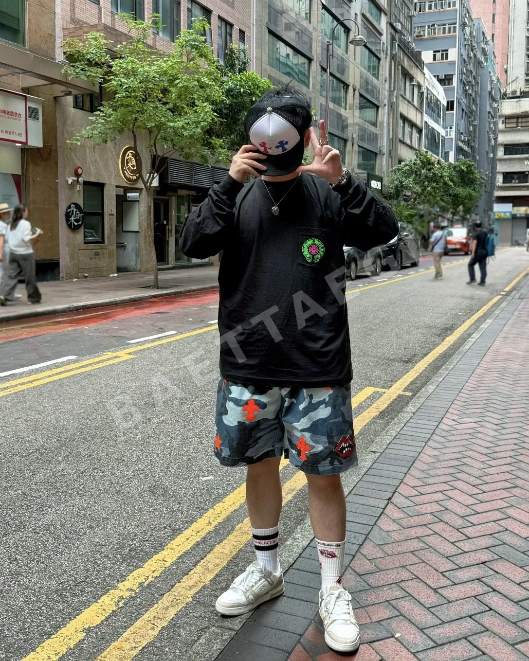 크롬하츠 형광 십자가 엠블럼 남성 긴팔 티셔츠 상세 이미지 6