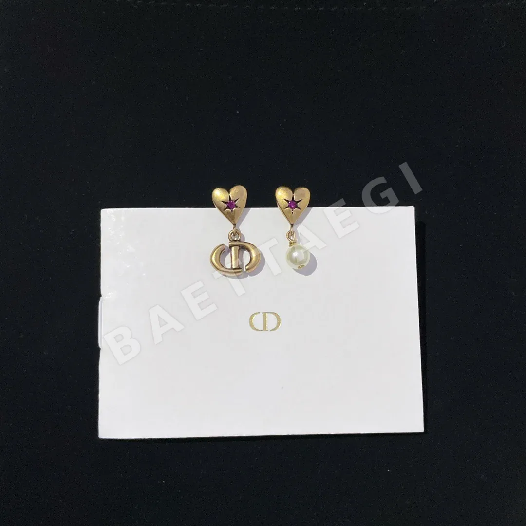 디올 D 레트로 하트 펜던트 귀걸이 60558