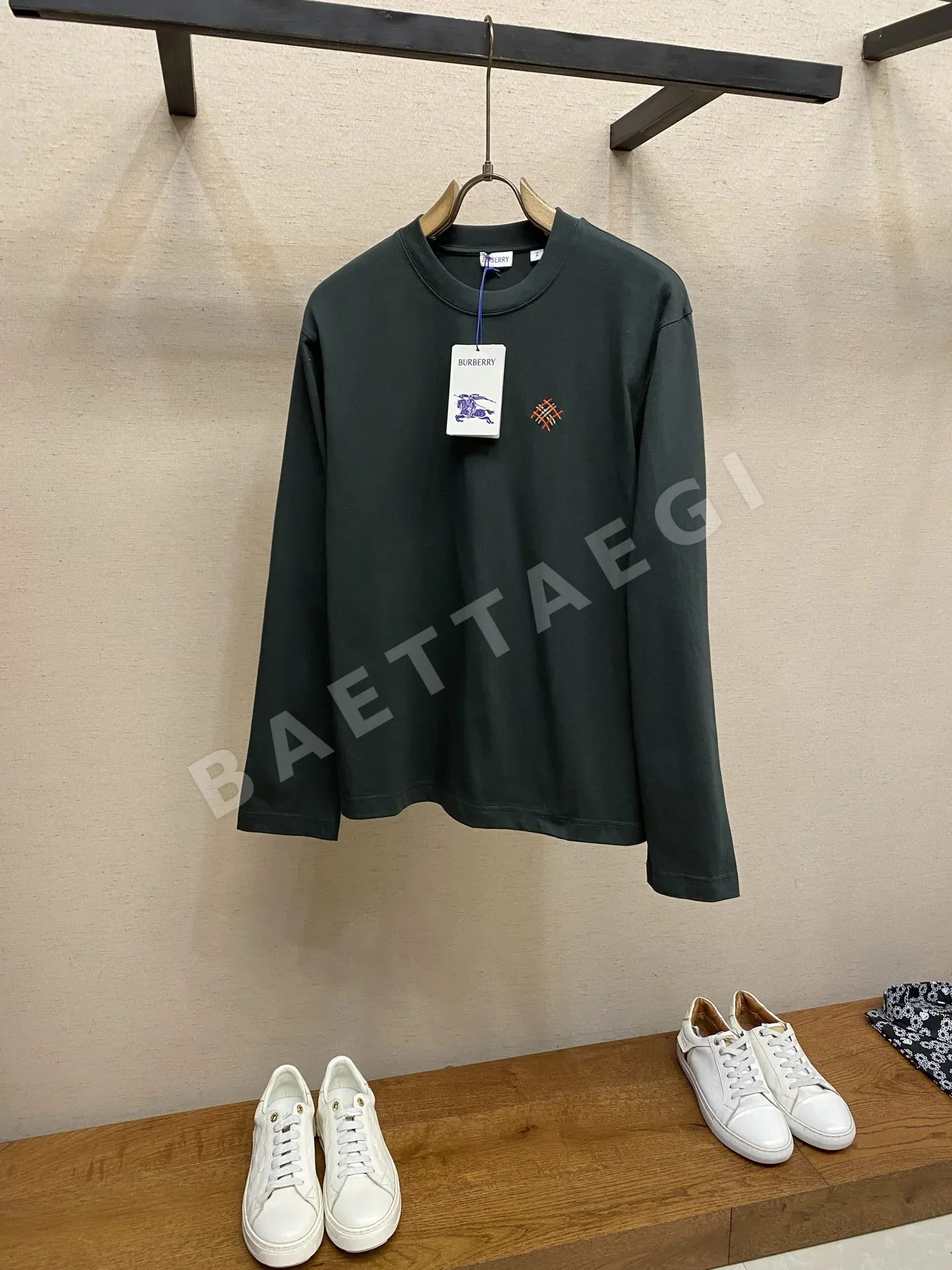 버버리 체크 자수 크루넥 남성 니트 156118