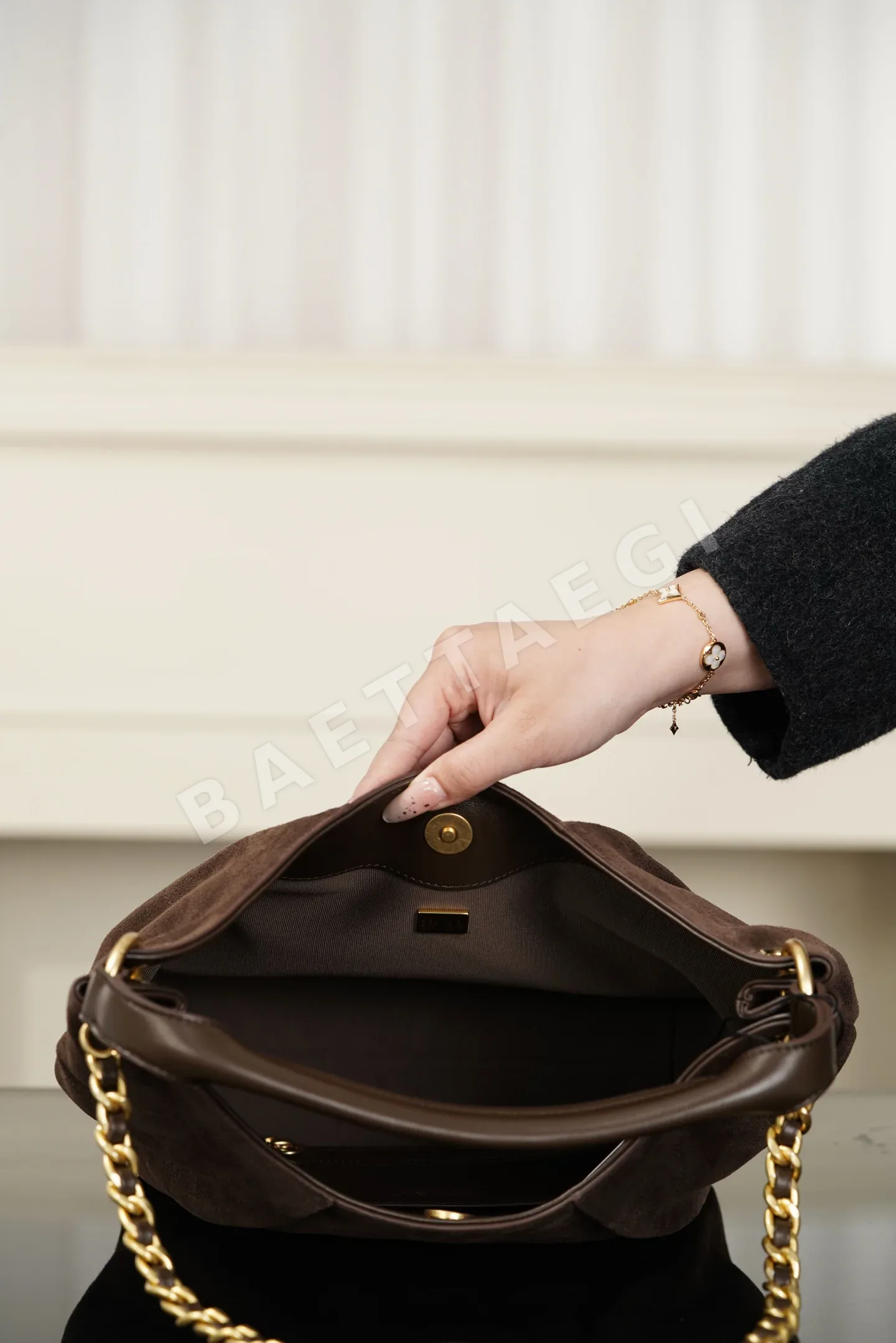 샤넬 브라운 스웨이드 퀼팅 숄더백 상세 이미지 8
