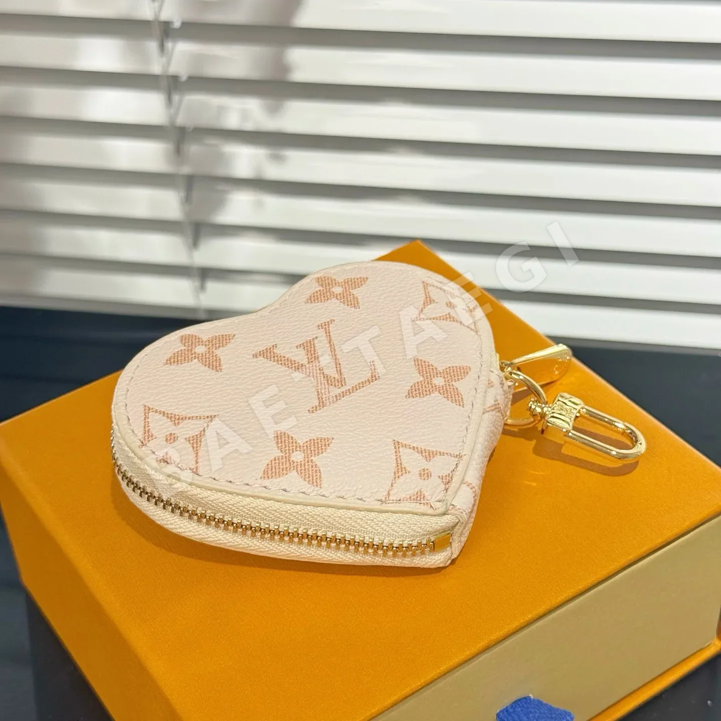 루이비통 LV 루이베어 하트 키링 상세 이미지 2