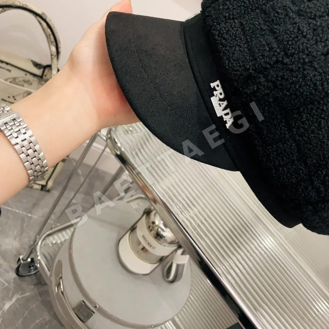 프라다 램스킨 트리밍 가죽 챙 팔각형 모자 상세 이미지 5