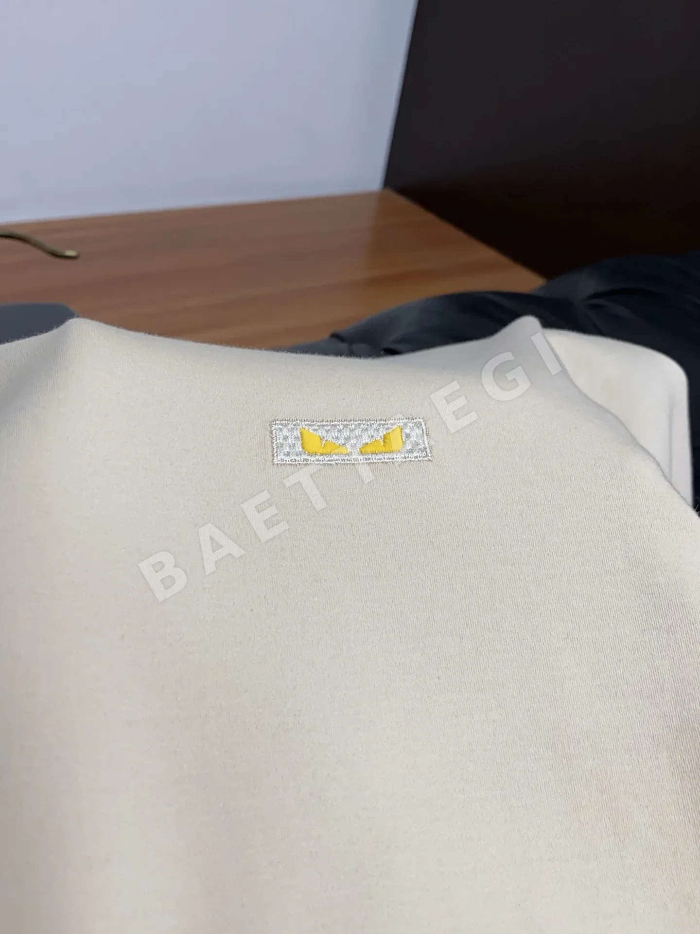펜디 남성 린넨 코튼 혼방 반팔 티셔츠 상세 이미지 8