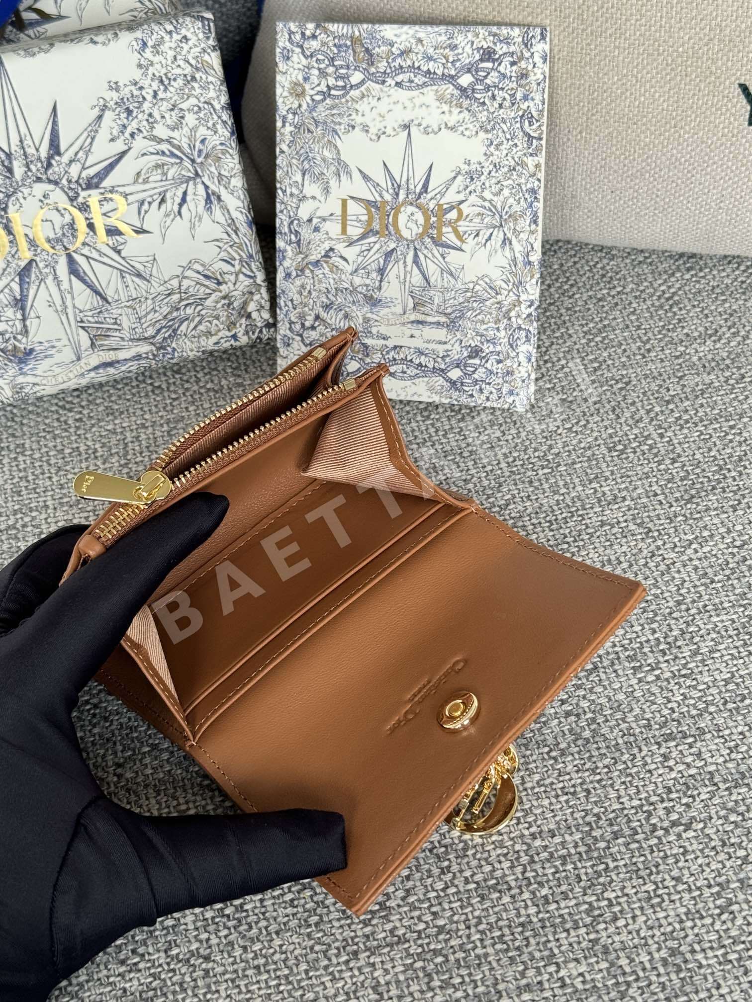디올 마이 글리신 램스킨 지갑 상세 이미지 7
