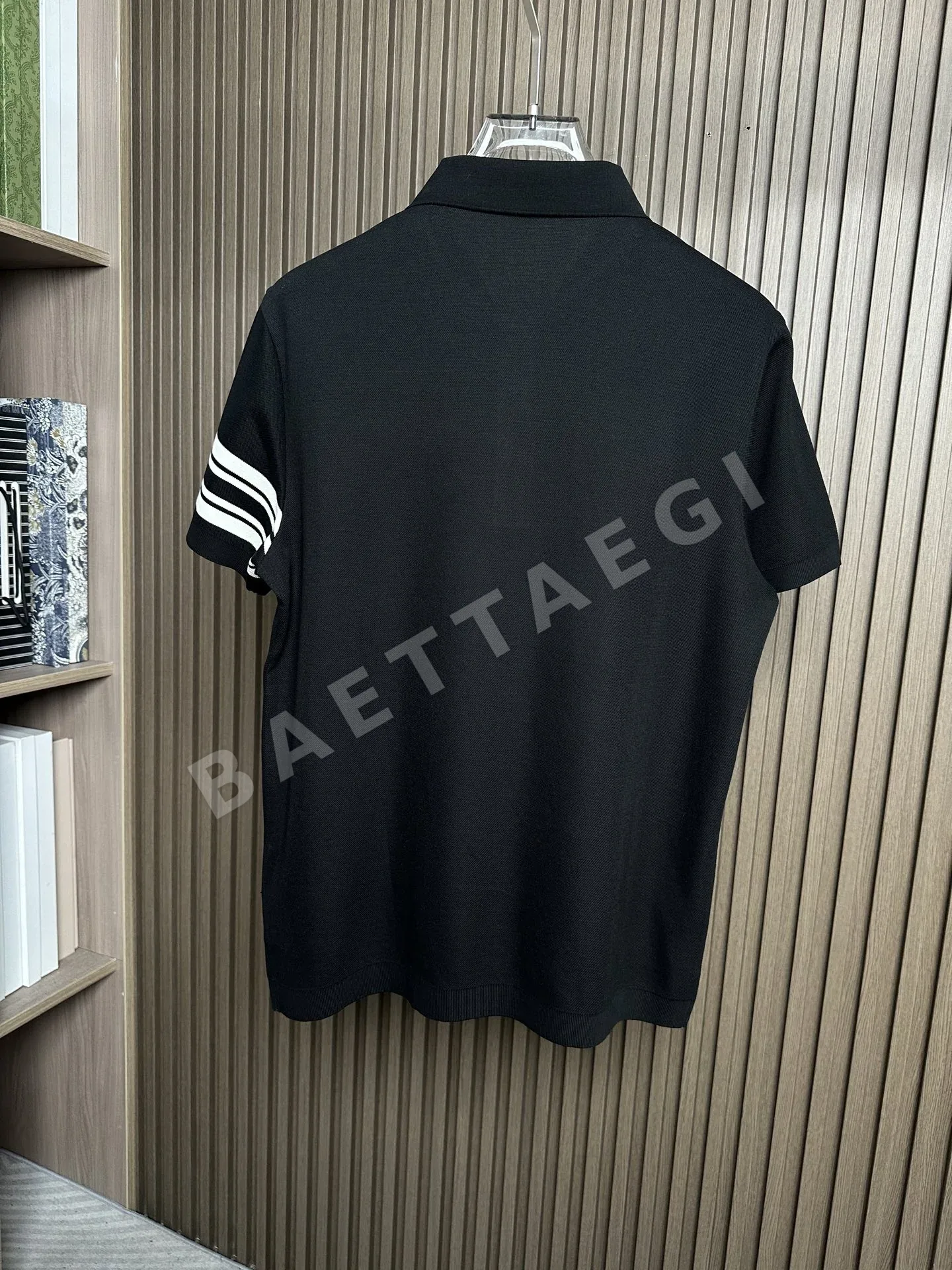 몽클레르 시그니처 스트라이프 남성 반팔 티셔츠 상세 이미지 2