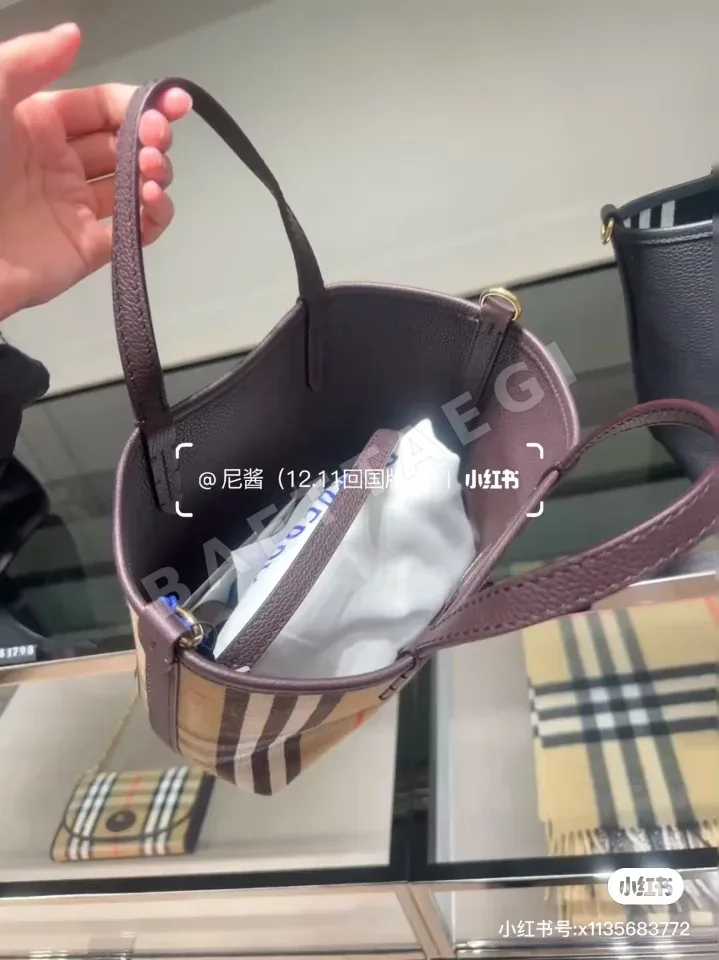 버버리 카라멜 브라운 미니 토트백 상세 이미지 6