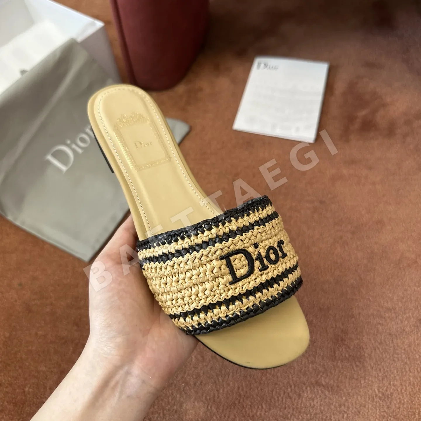 디올 로고 자수 캔버스 플랫 샌들 상세 이미지 3
