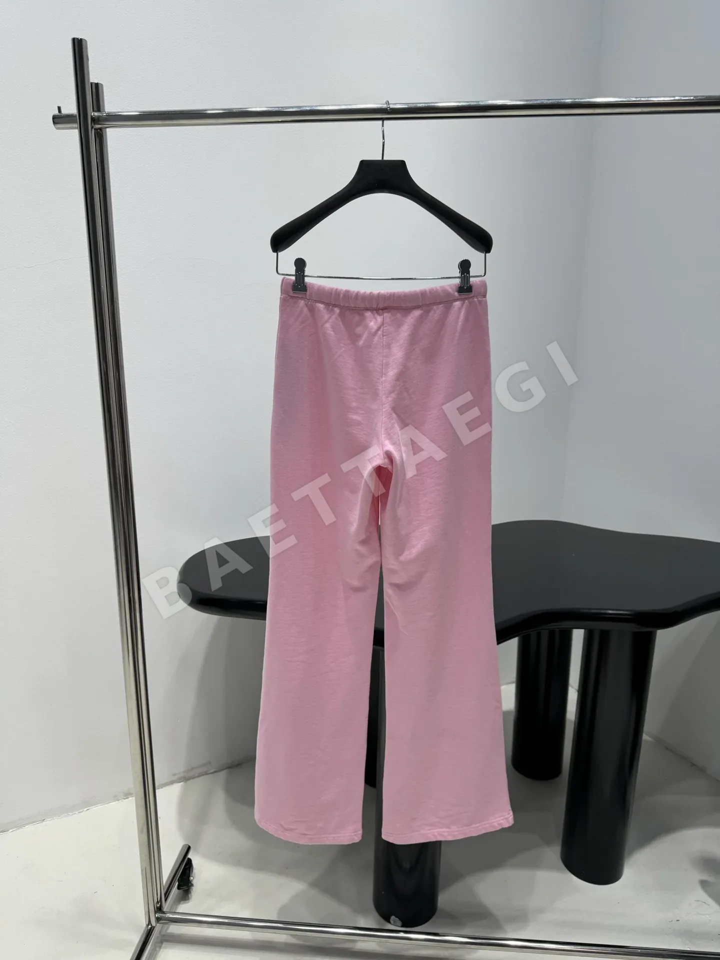 발렌시아가 로고 자수 스트레이트 레그 여성 바지 상세 이미지 3