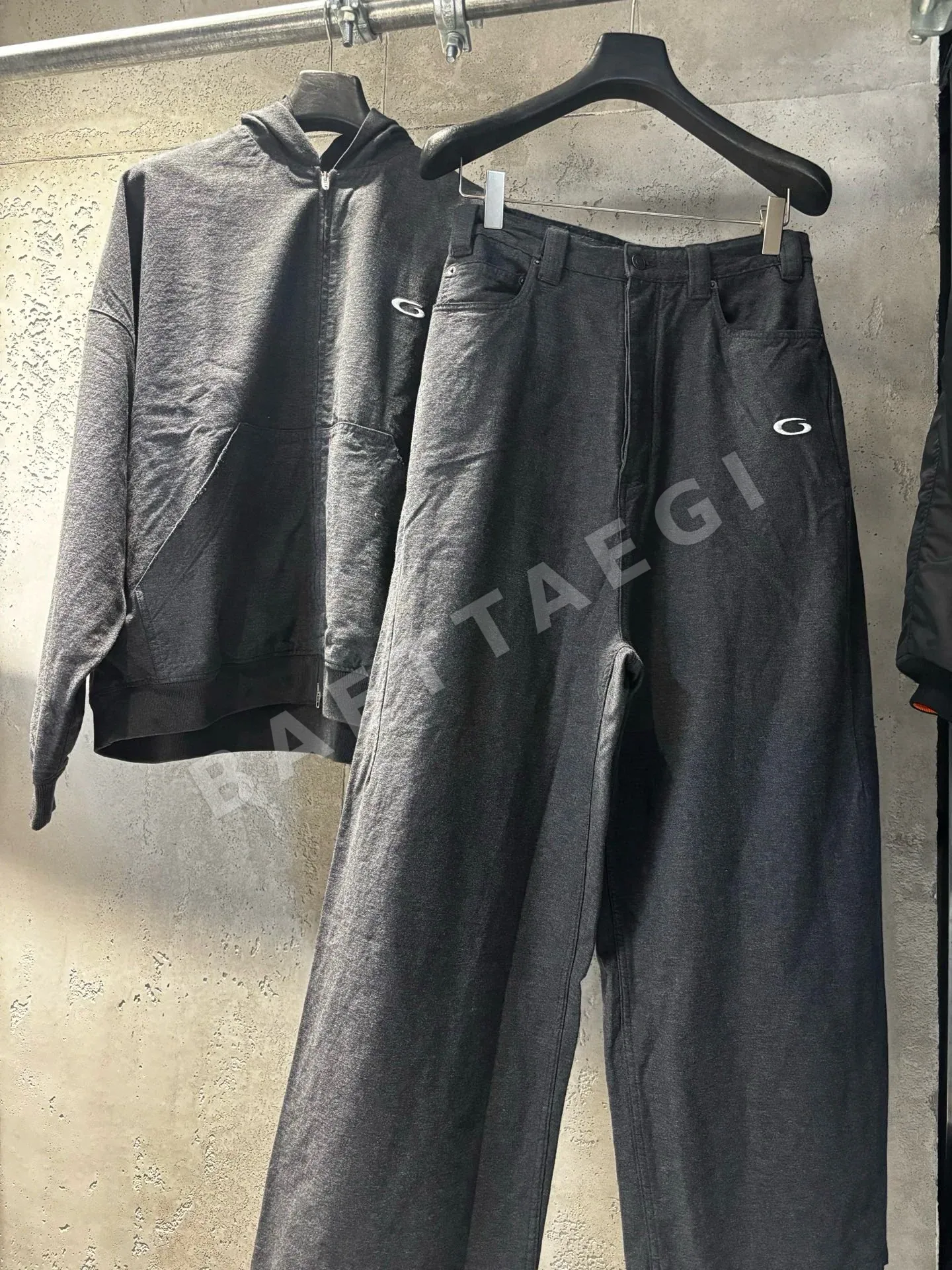 발렌시아가 남성 바지 상세 이미지 2