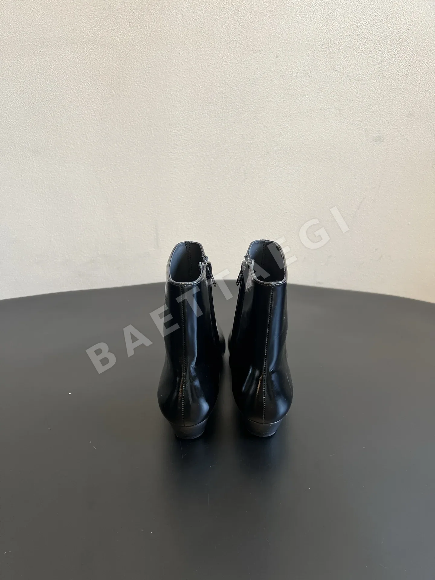 생로랑 와이엇 부츠 카프스킨 포인티드 토 상세 이미지 4