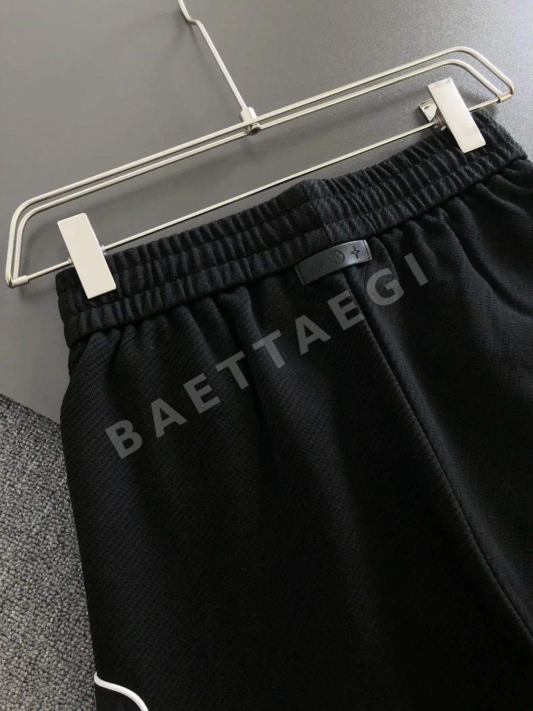 루이비통 남성 자수 스트레이트핏 린넨 반바지 상세 이미지 9