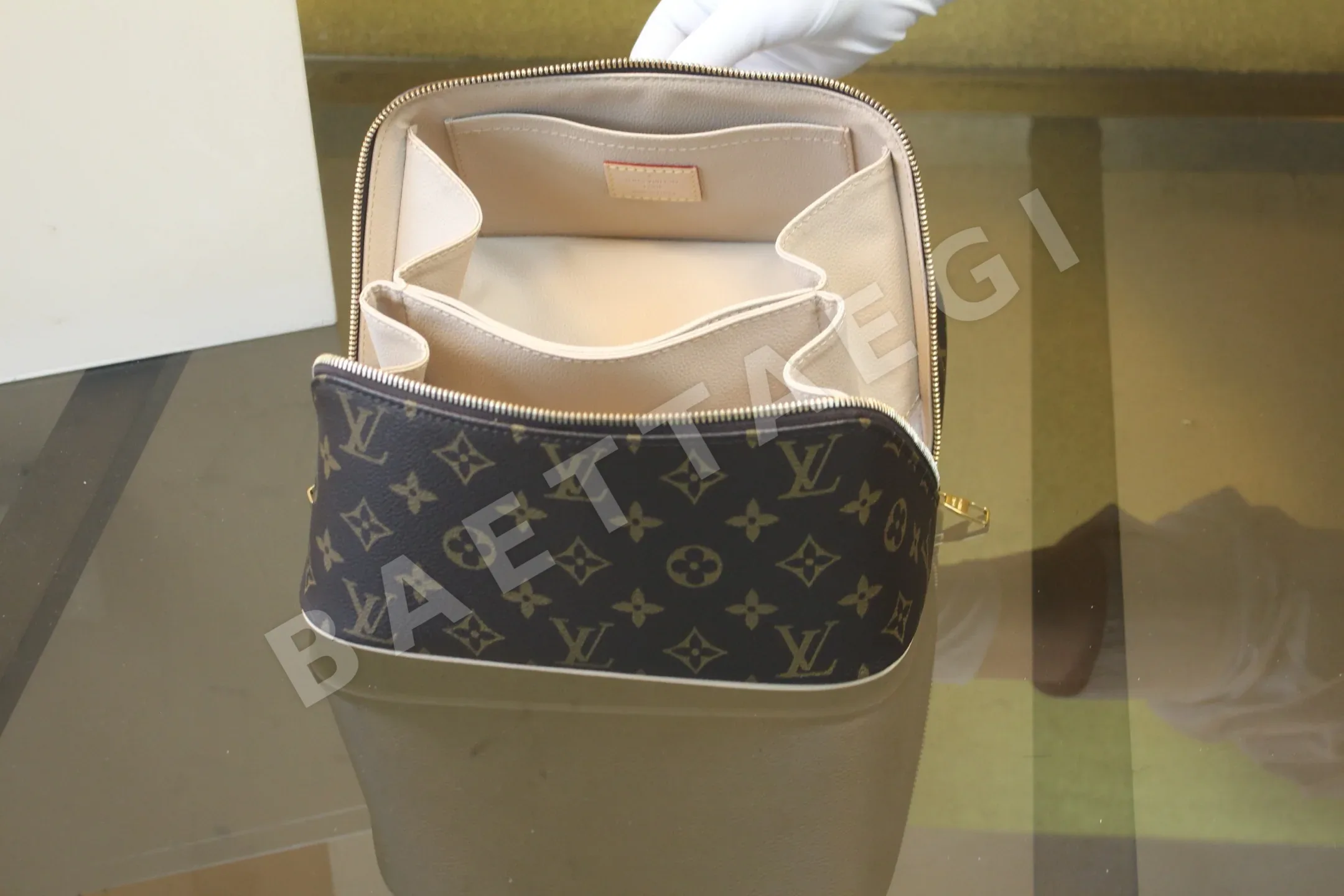 루이비통 모노그램 캔버스 화장품 파우치 M11750 상세 이미지 6