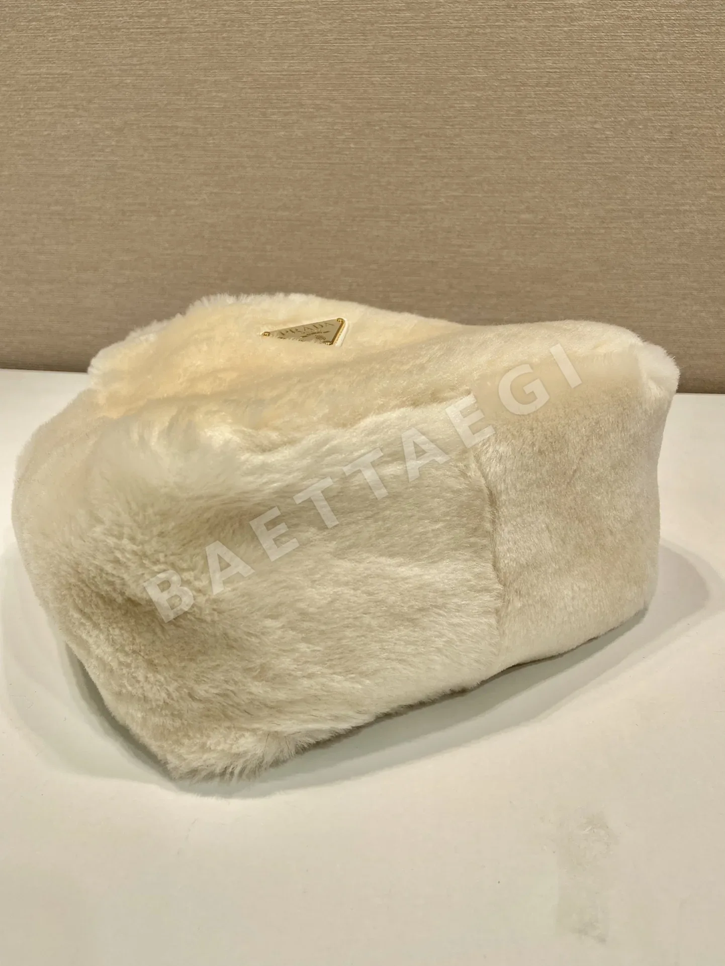 프라다 양가죽 마그네틱 잠금 핸드백 1BA349 상세 이미지 6