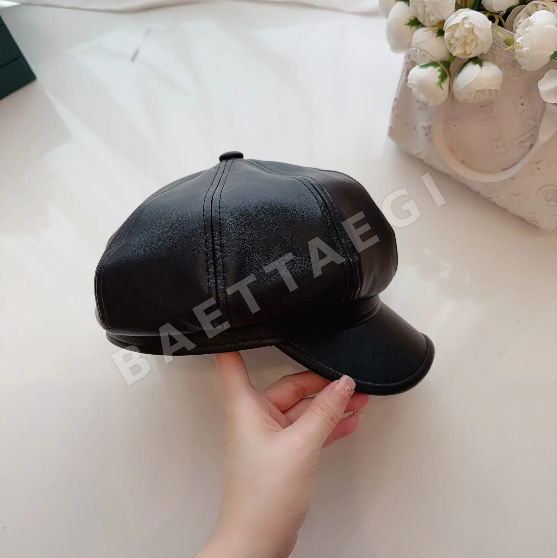 샤넬 팔각형 가죽 캡 상세 이미지 3