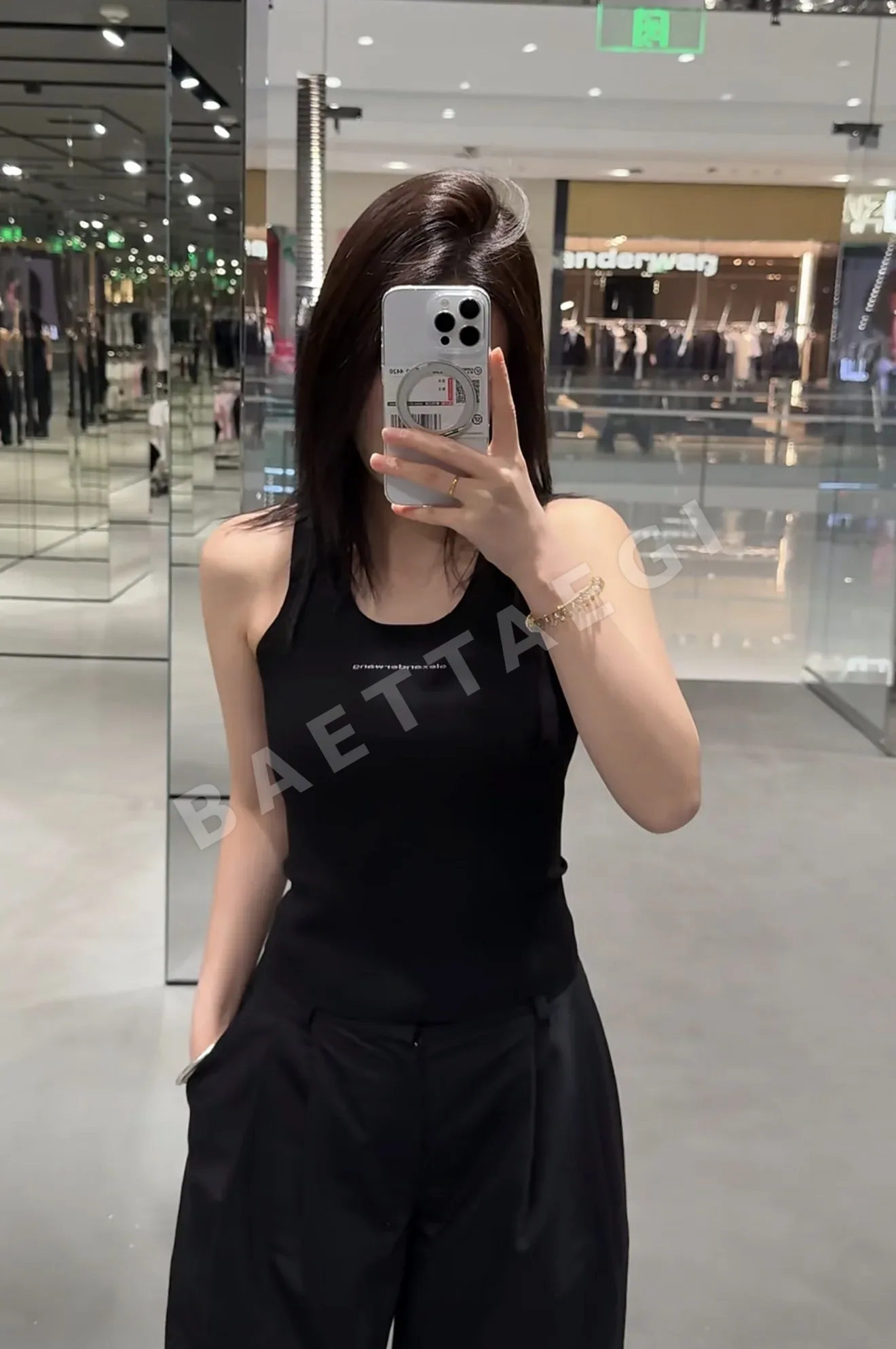 알렉산더왕 여성 슬림핏 U넥 반팔 티셔츠 상세 이미지 4