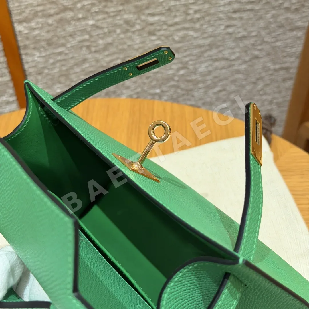 에르메스 미니 켈리 그린 가죽 클러치 가방 상세 이미지 4