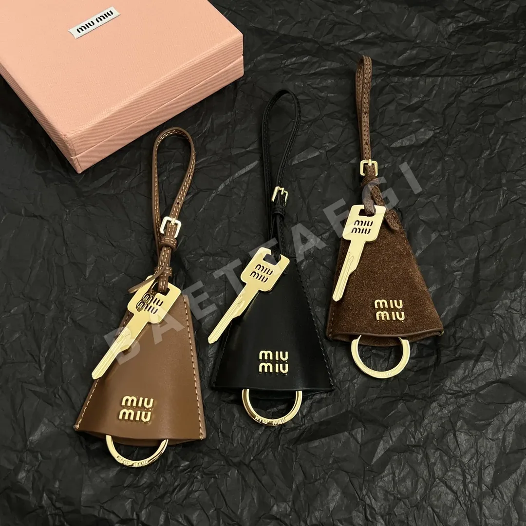 미우미우 가죽 키링 상세 이미지 2