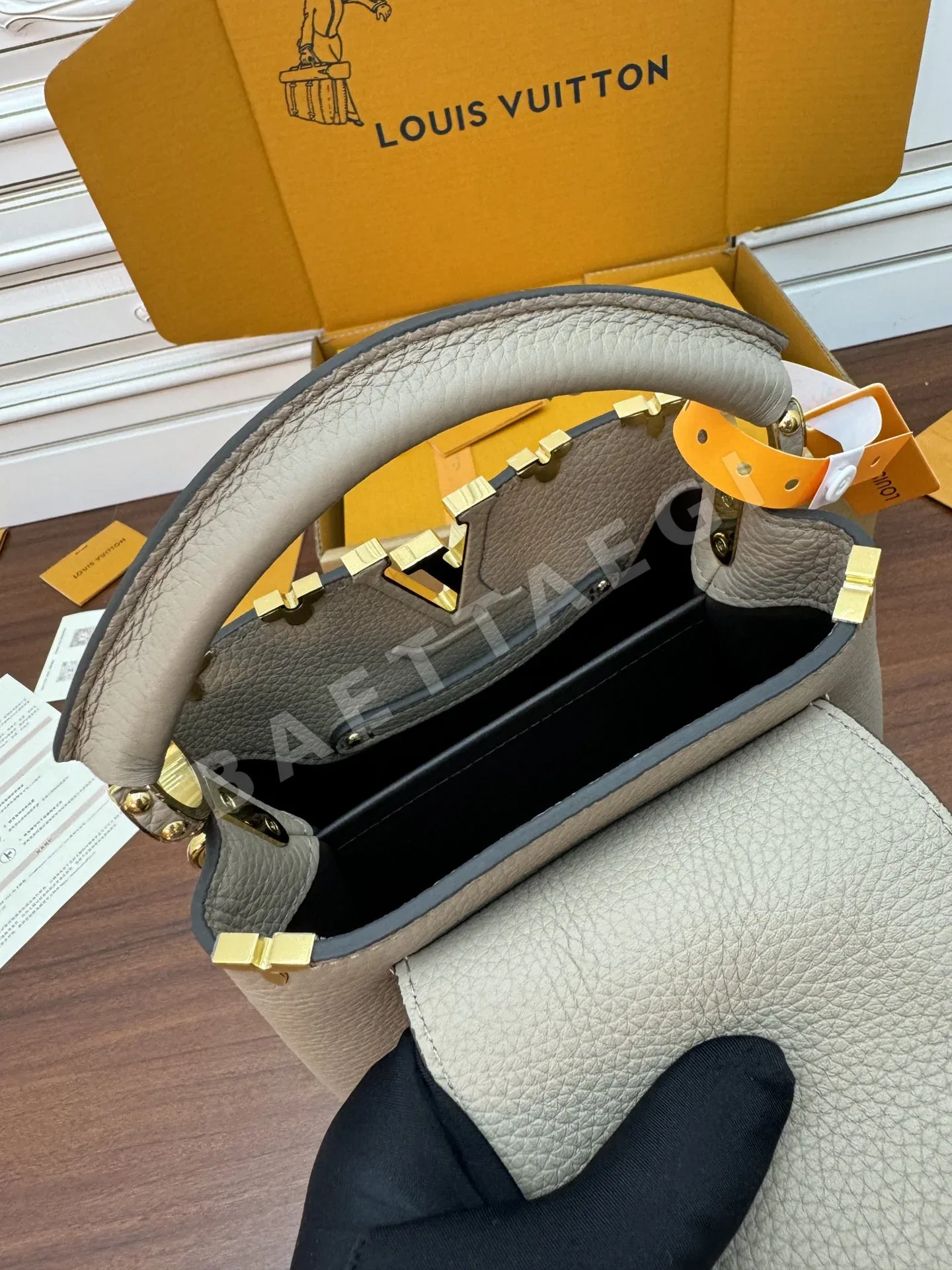 루이비통 M24567 가방 상세 이미지 8
