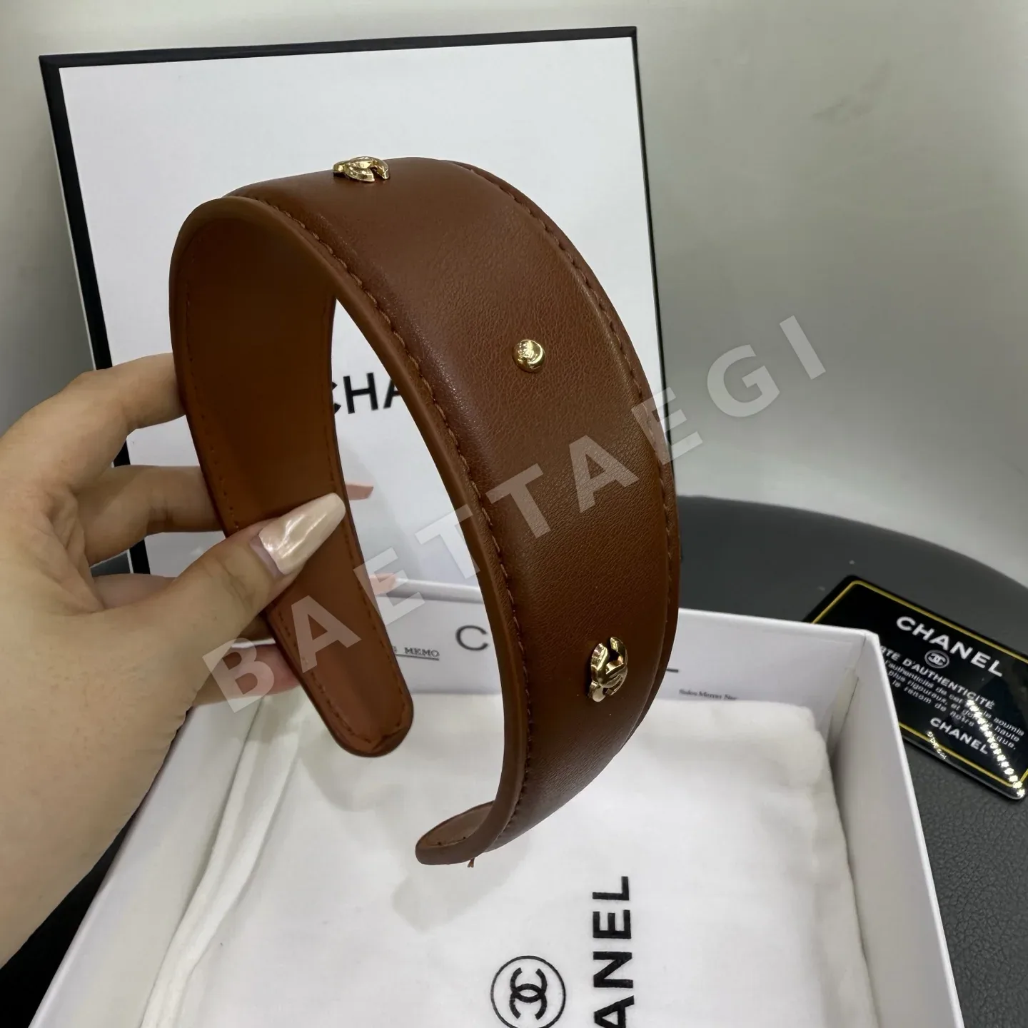 샤넬 골드 가죽 와이드 헤드밴드 상세 이미지 4