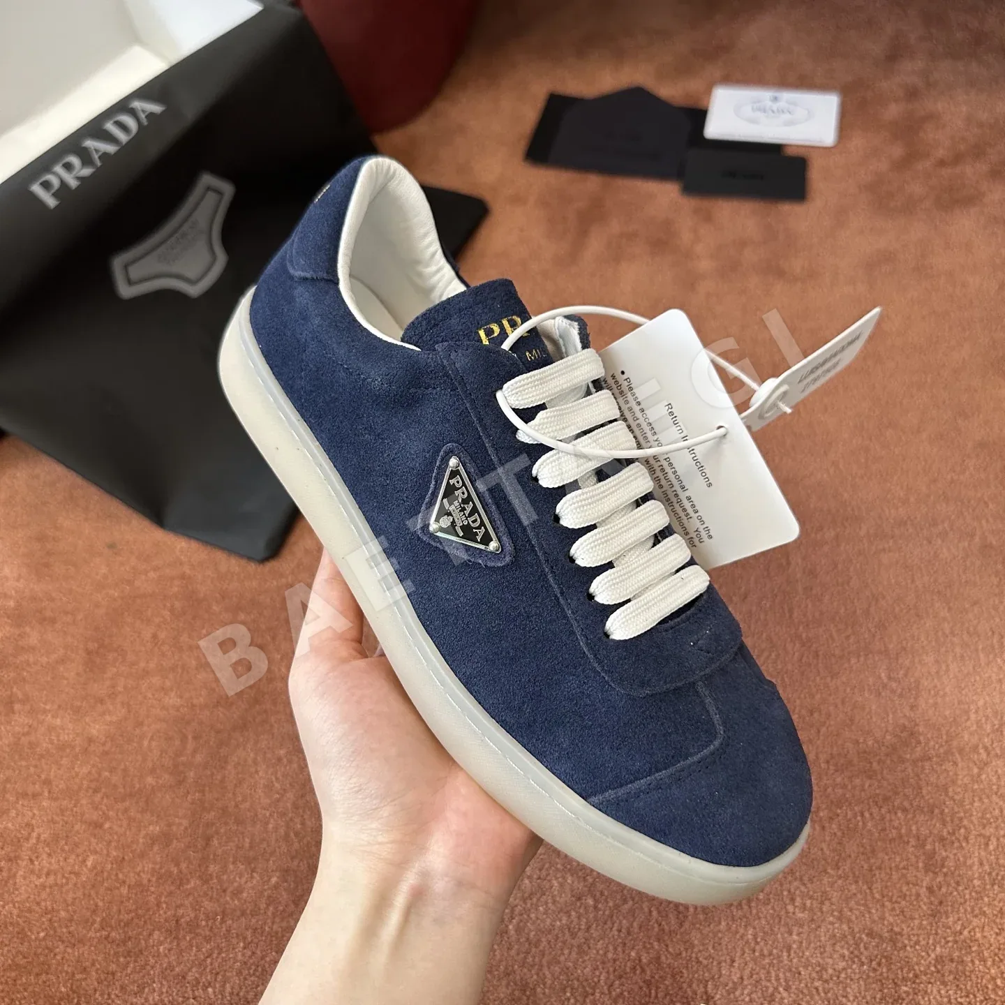 프라다(Prada) 스웨이드 스니커즈 상세 이미지 3