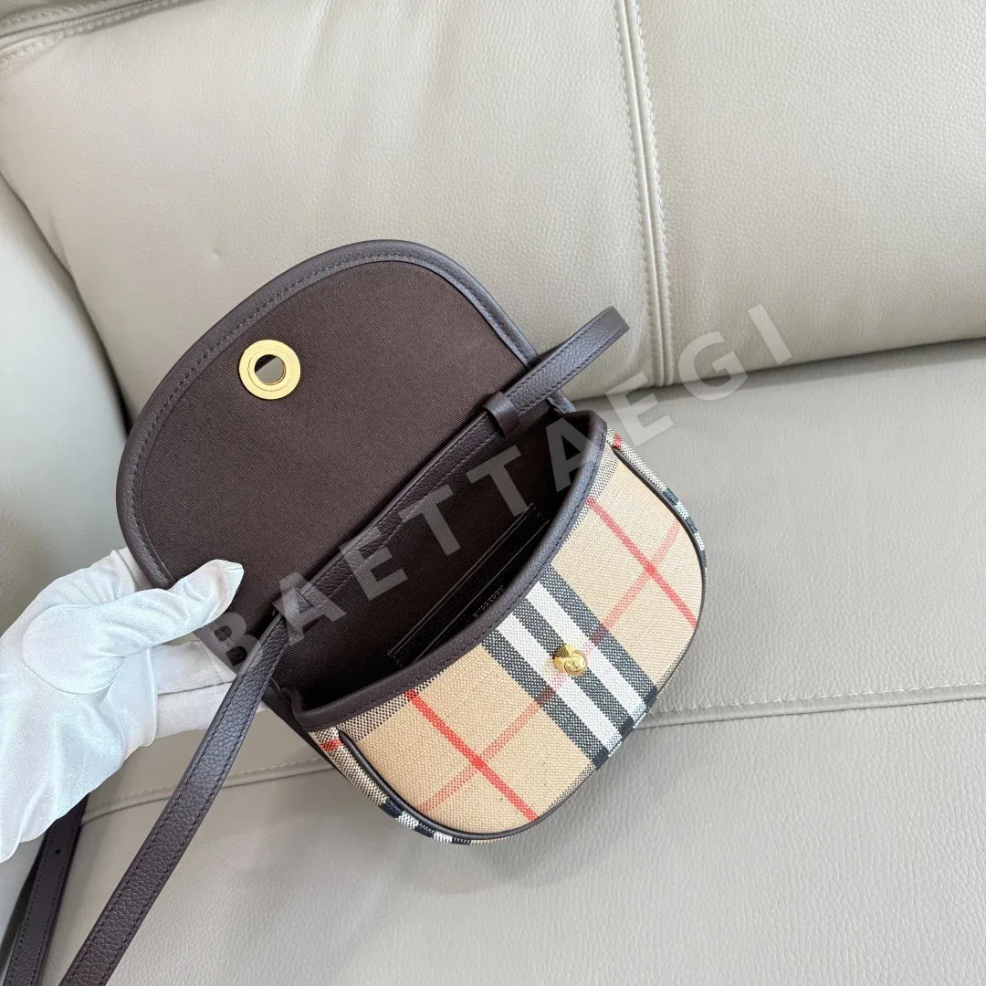 버버리 미니 하이랜드 익스퀴짓 크로스백 상세 이미지 6