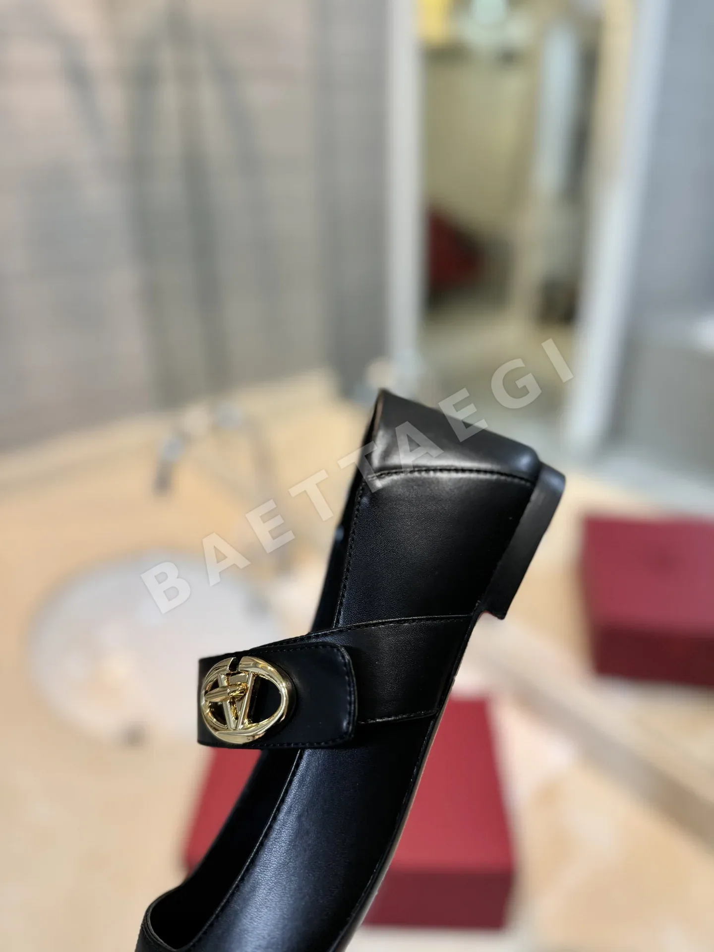 발렌티노 발렌 V로고 락커 메리제인 상세 이미지 8