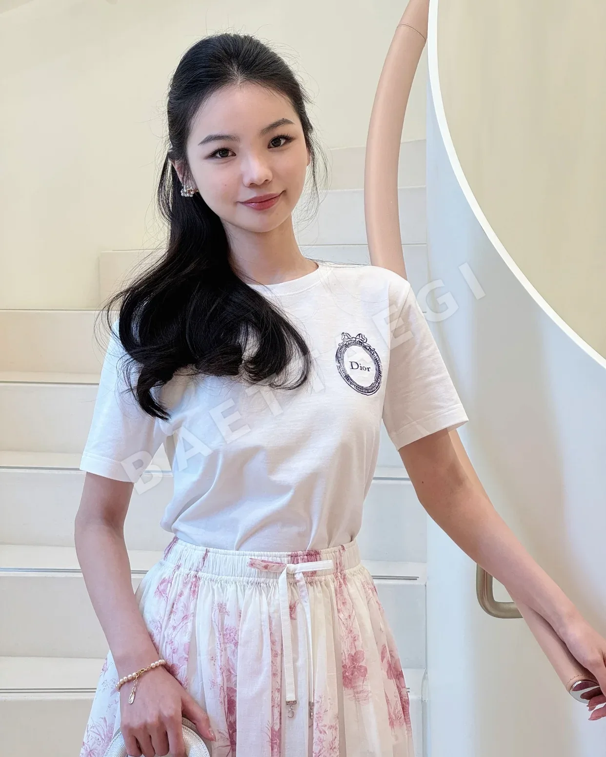 디올 화이트 코튼 자수 반팔 티셔츠 상세 이미지 7