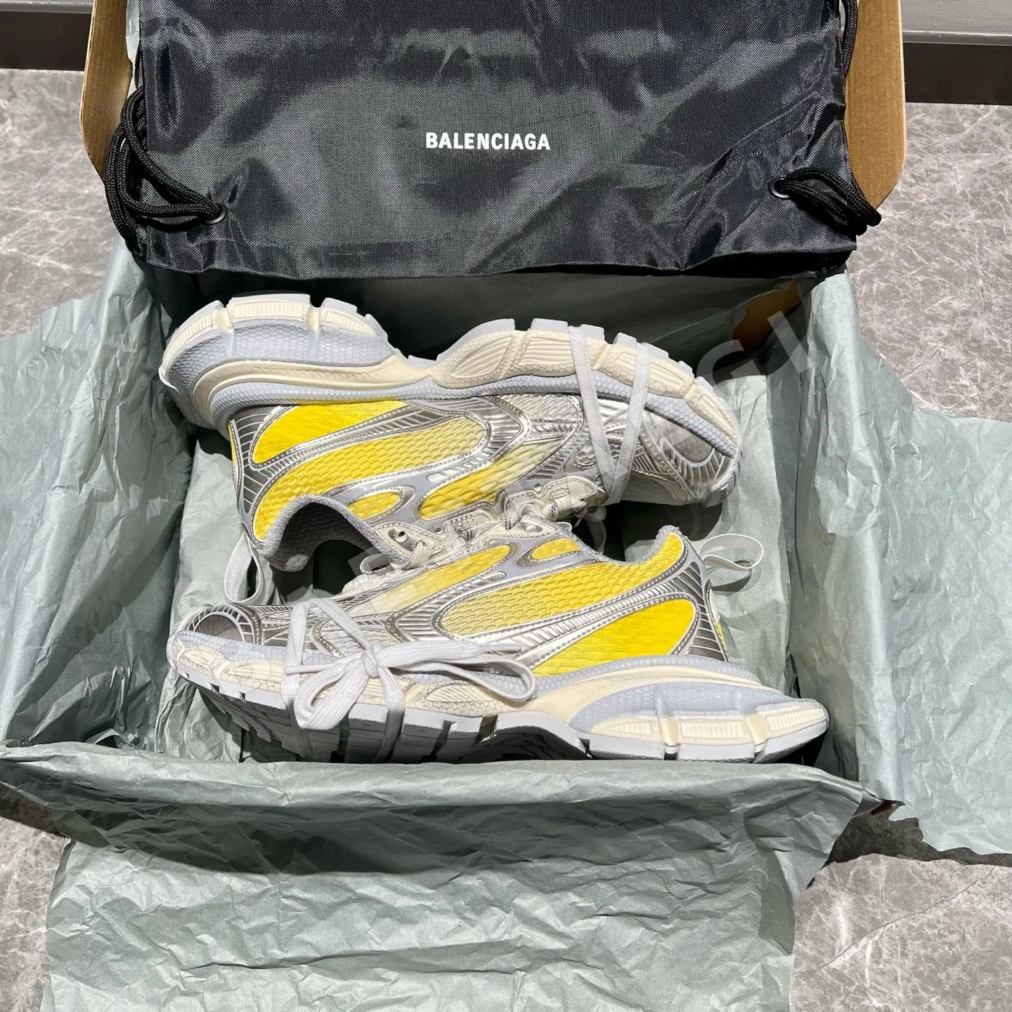 발렌시아가 3XL 라운드토 레이스업 청키 스니커즈 10338
