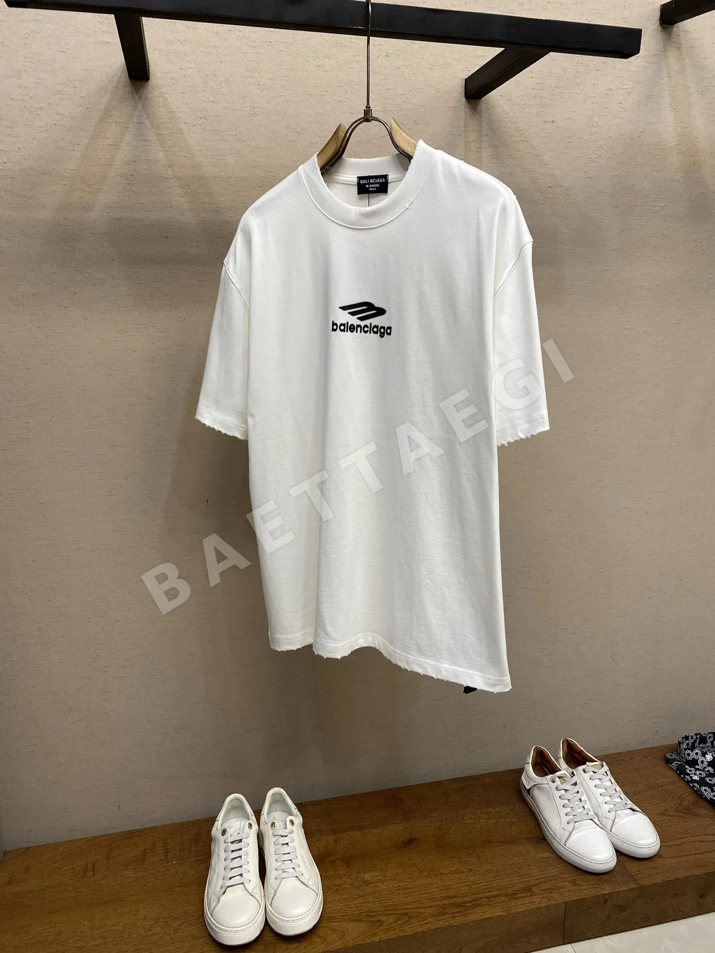 발렌시아가 로고 프린트 데님 반팔 티셔츠 23467