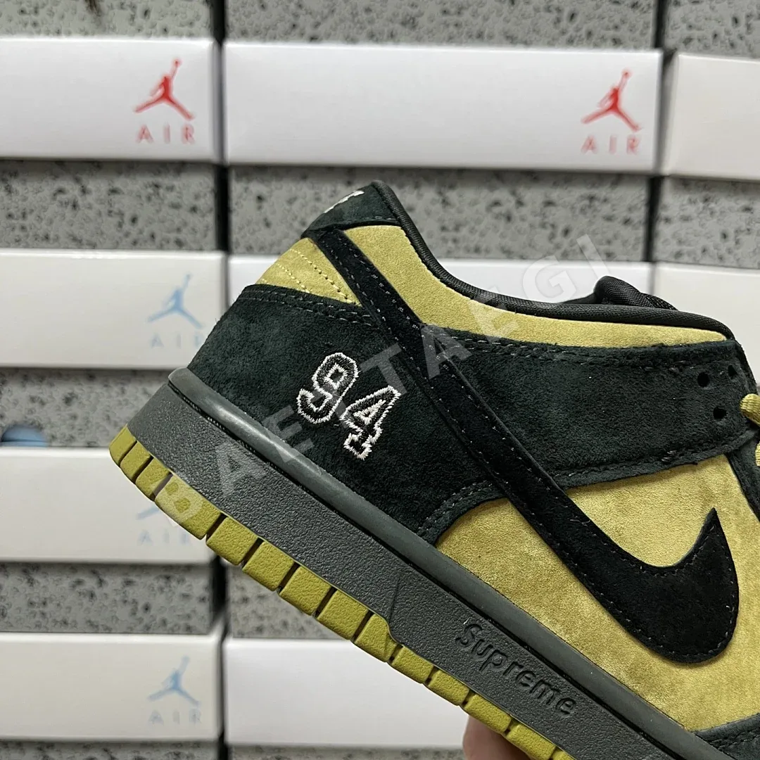 나이키 [S2] SB 덩크 로우 HQ8487-300 201038 Nike SB Dunk Low Supreme 94 Camper Green 상세 이미지 9