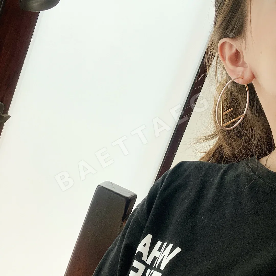 펜디 에나멜 문자 골드 후프 귀걸이 상세 이미지 2