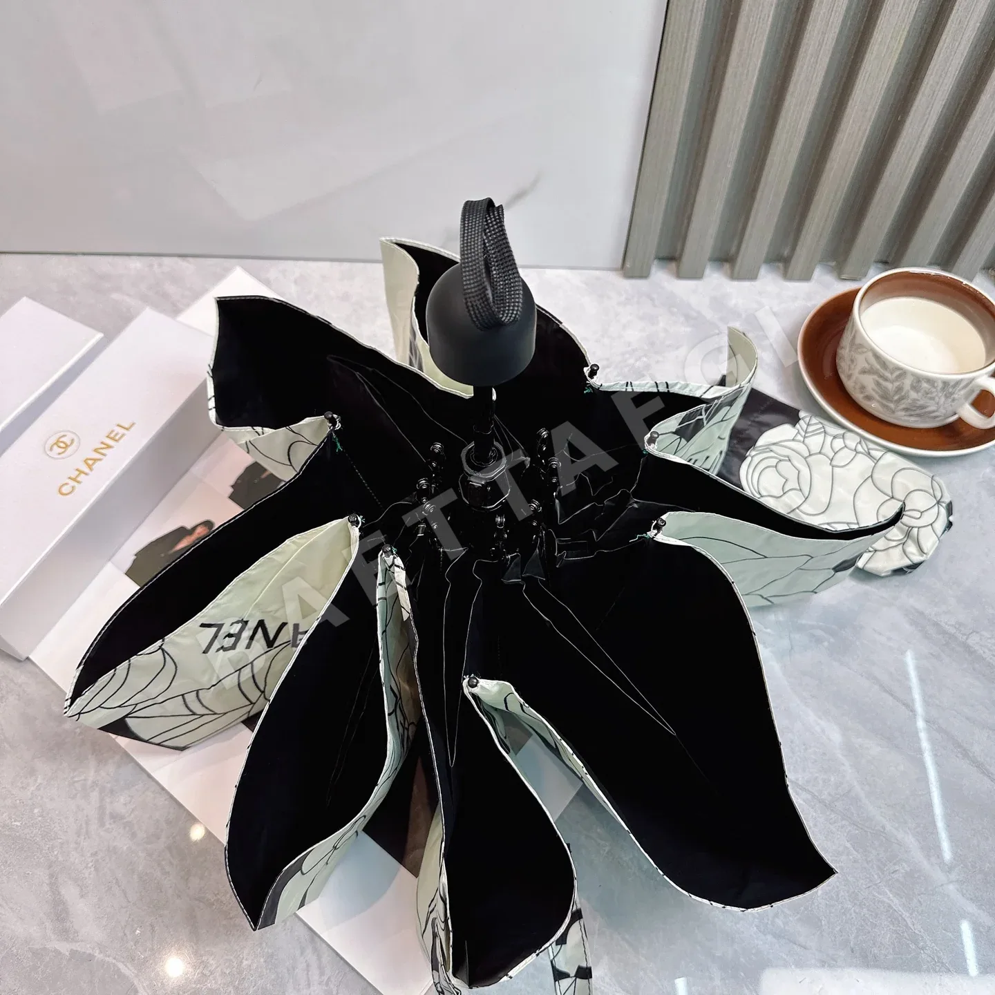 샤넬 접이식 우산 상세 이미지 5