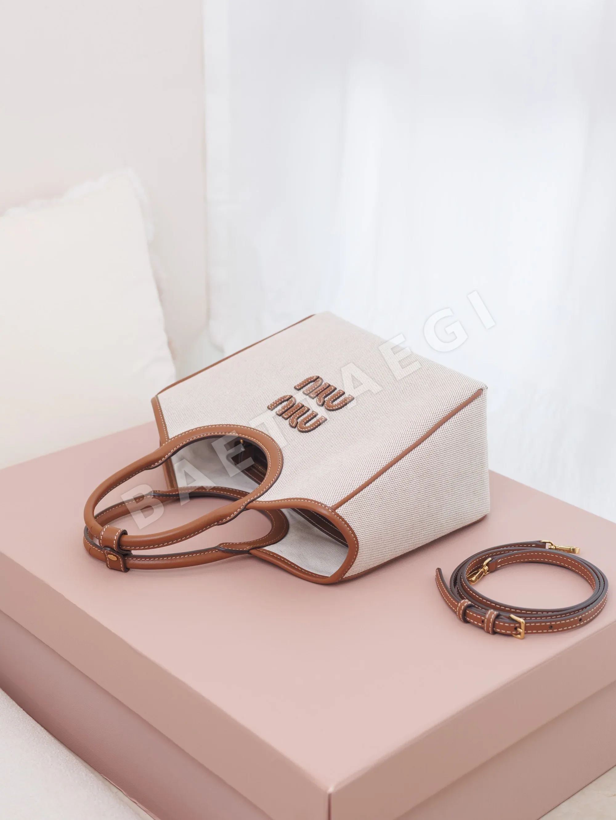 미우미우 소가죽 캔버스 토트백 5BA284M1180 상세 이미지 8