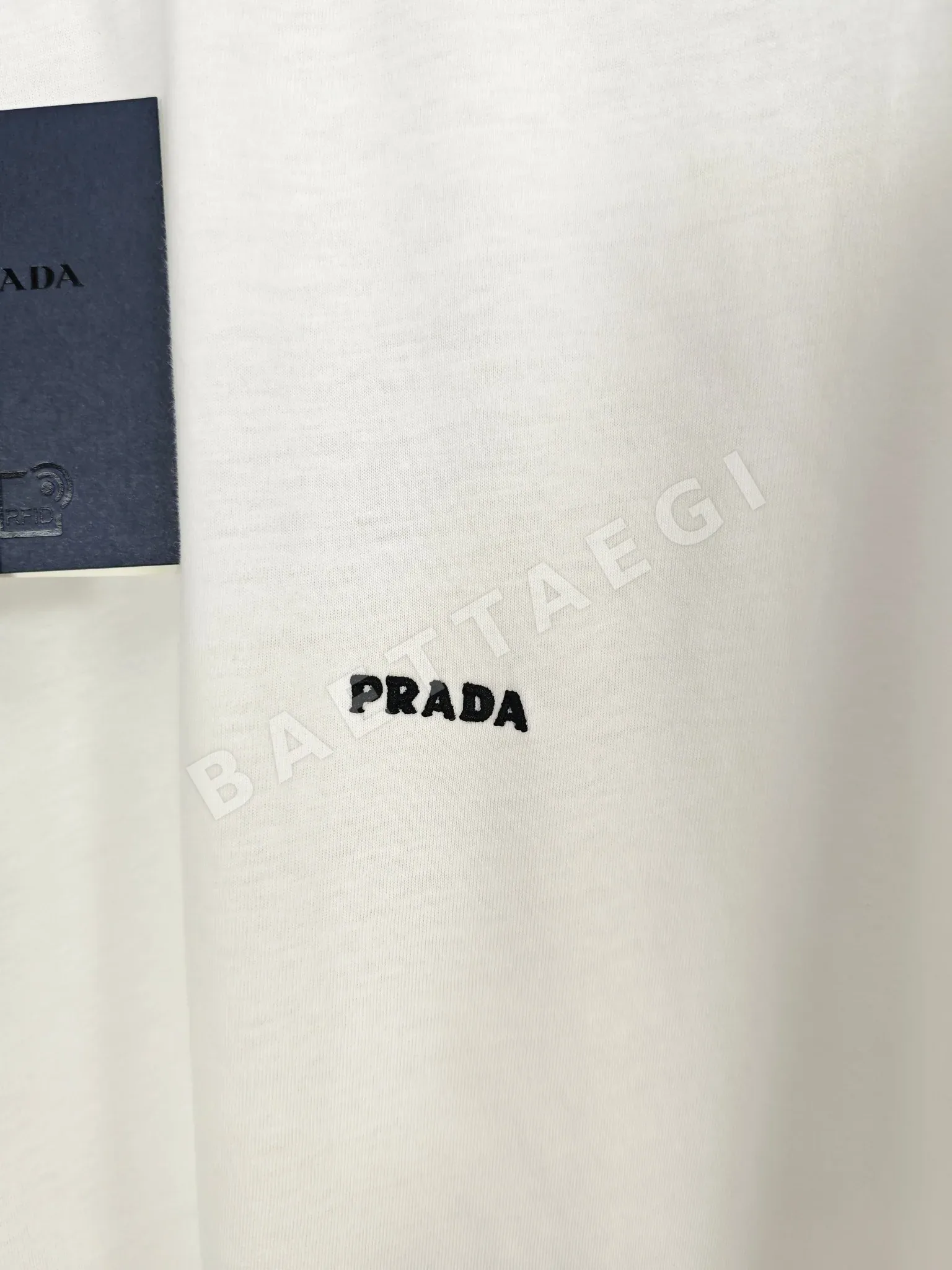 프라다 로고 자수 크루넥 남성 반팔 티셔츠 상세 이미지 6