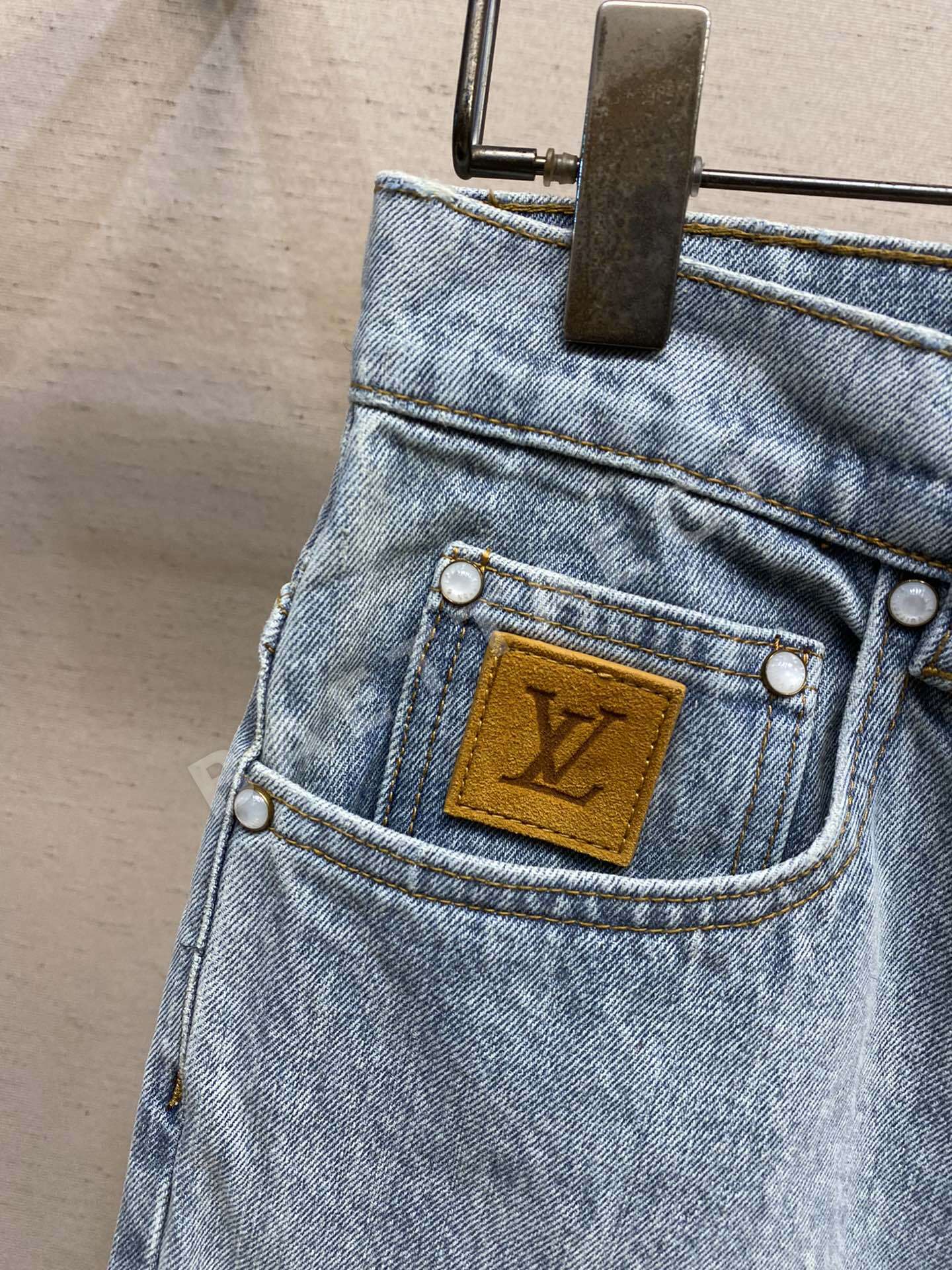 루이비통 LV 로고 자수 와이드 데님 바지 상세 이미지 3