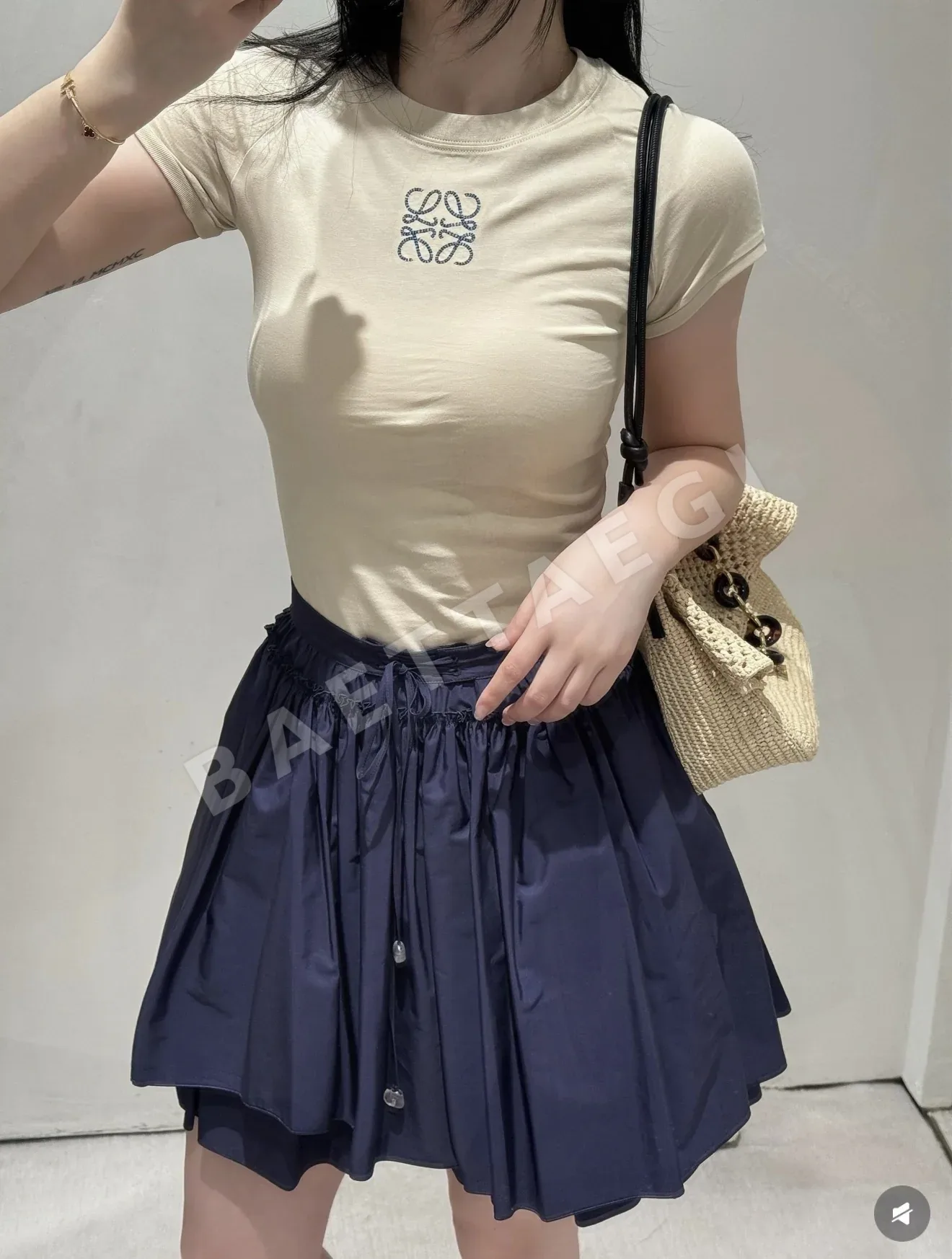 로에베 자수 로고 면 슬림핏 반팔 티셔츠 상세 이미지 10
