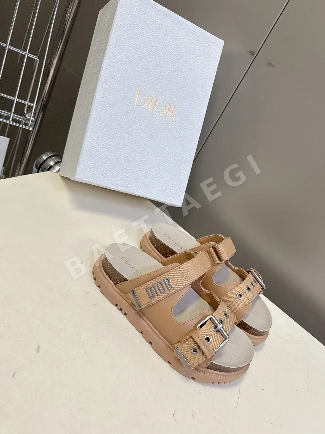 디올 더블 버클 플랫폼 샌들 상세 이미지 2